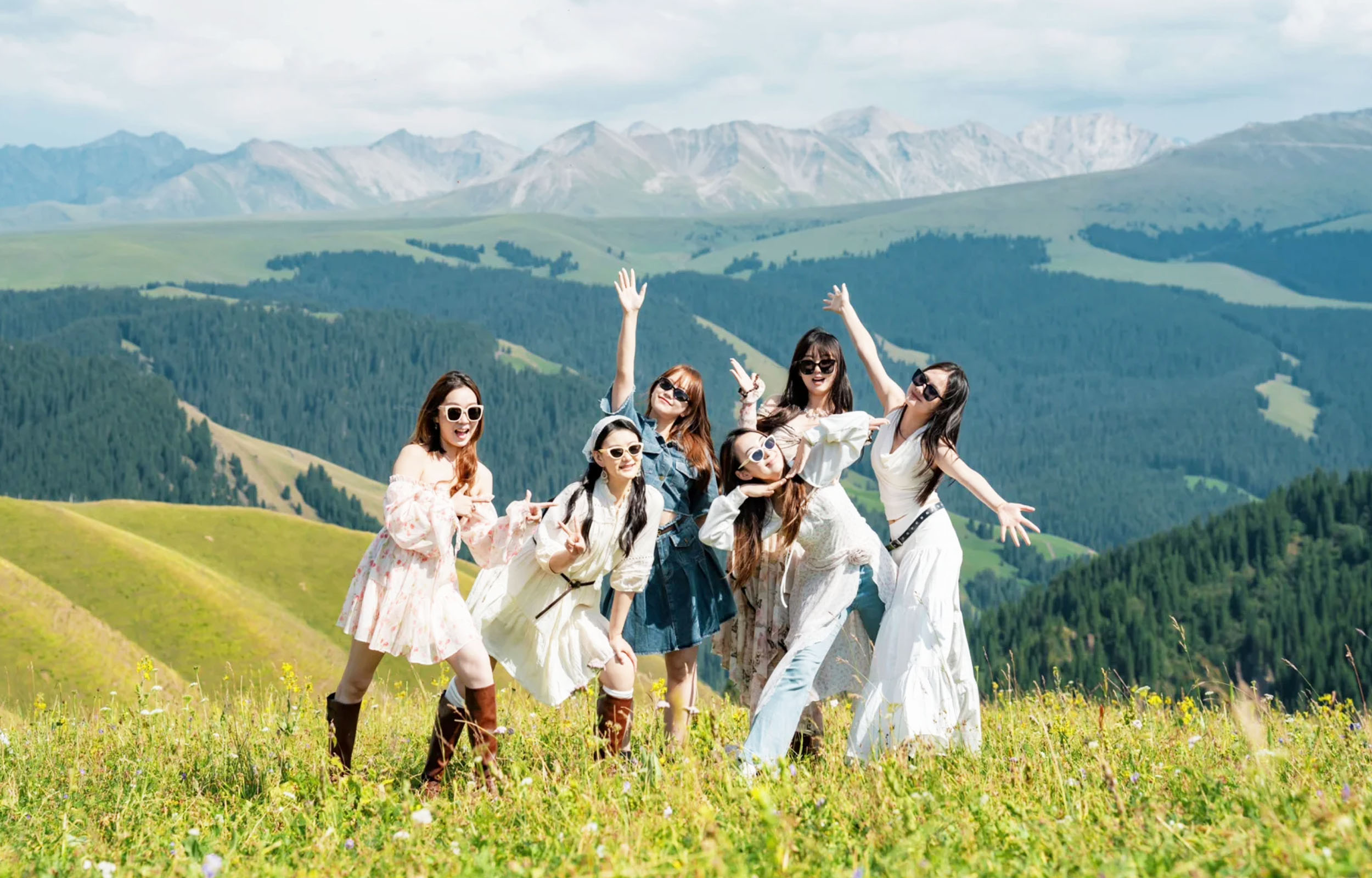 Xinjiang Enjoy Northern Xinjiang 10-Day Tour [Sayram Lake Helicopter + Self-driving Nalati + Tuva Performance + 1 Night Hemu Intercontinental]