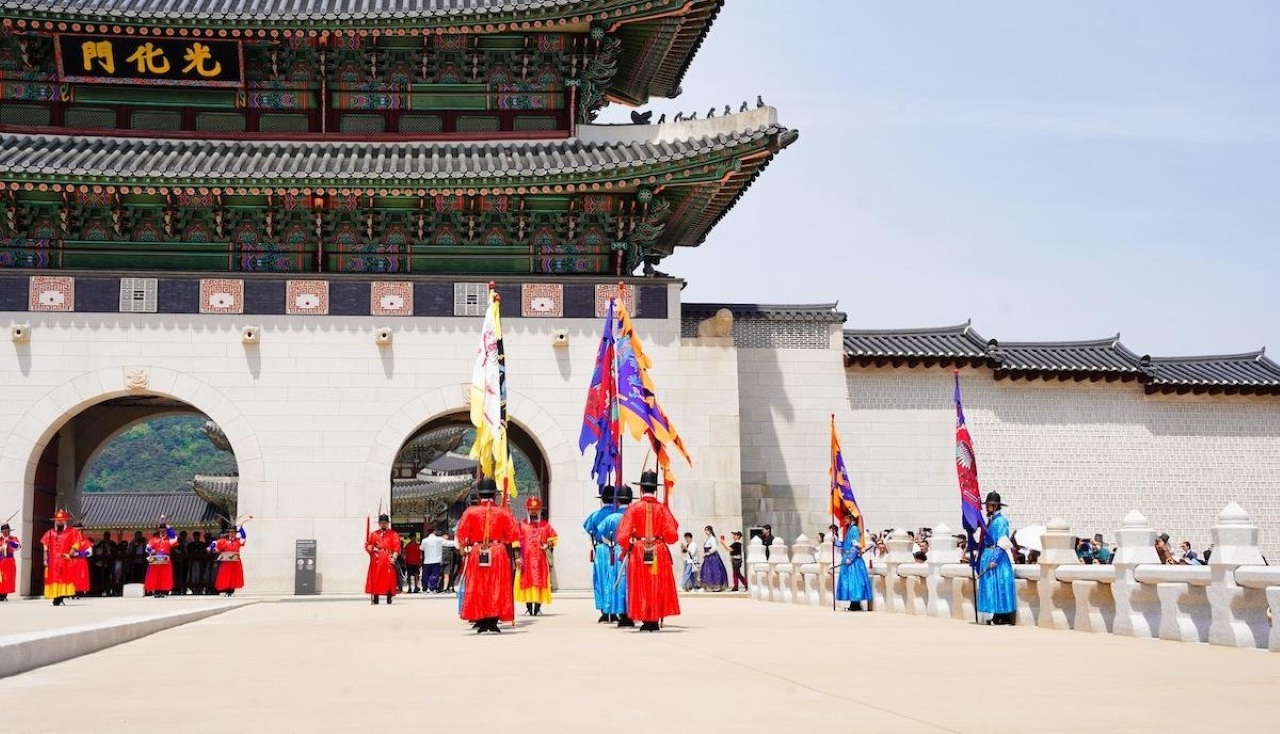 Private Seoul K-Pop Fan Tour (BTS-Related Spots & Photo Time)