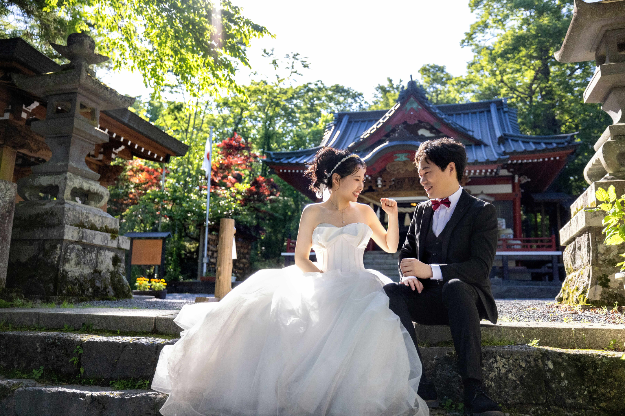 山中諏訪神社（Yamanaka Suwa Shrine）（需要攝影許可） - 歷史悠久的湖畔神社，提供以富士為主題的文化和精神肖像