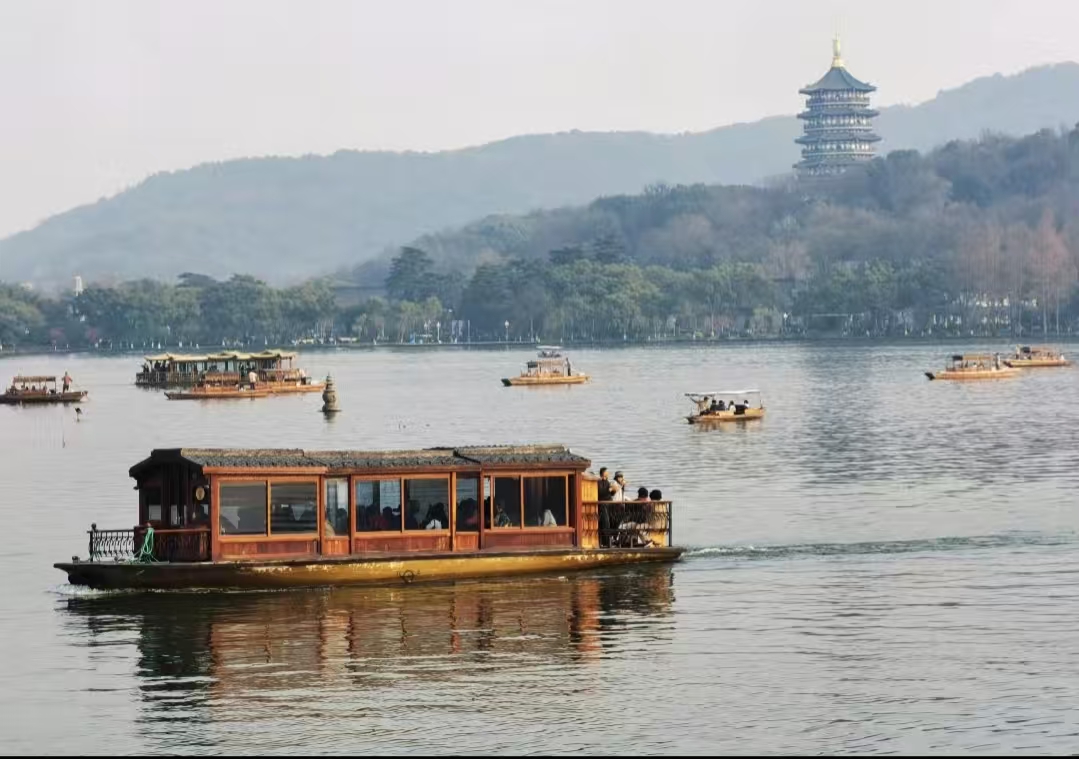 花港觀魚碼頭乘坐西湖遊船 花港觀魚碼頭乘坐西湖遊船