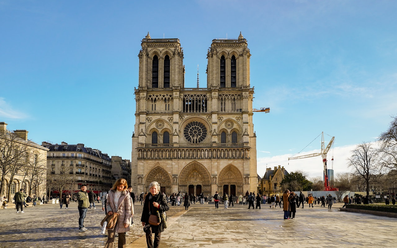 Paris Notre-Dame Cathedral & Ile de la Cite small group tour