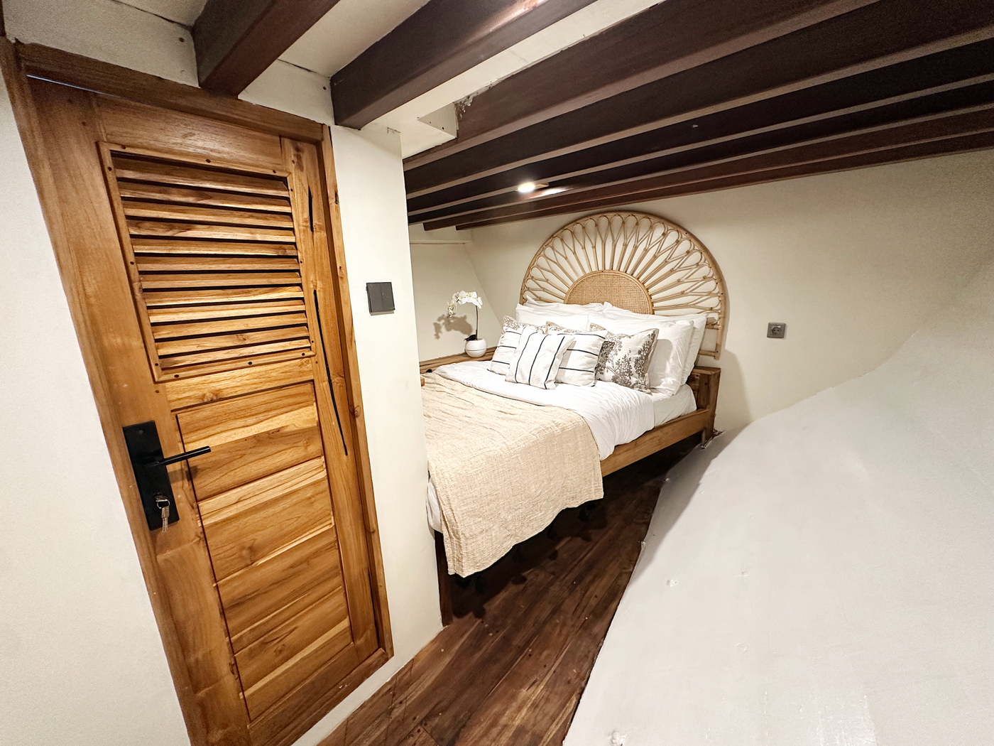 BOAT 2 - Superior Cabin, located in the lower deck is very cozy, its not as spacious as the other room but very beautiful, comfy, and cuddly BOAT 2 - Superior Cabin, located in the lower deck is very cozy, its not as spacious as the other room but very beautiful, comfy, and cuddly