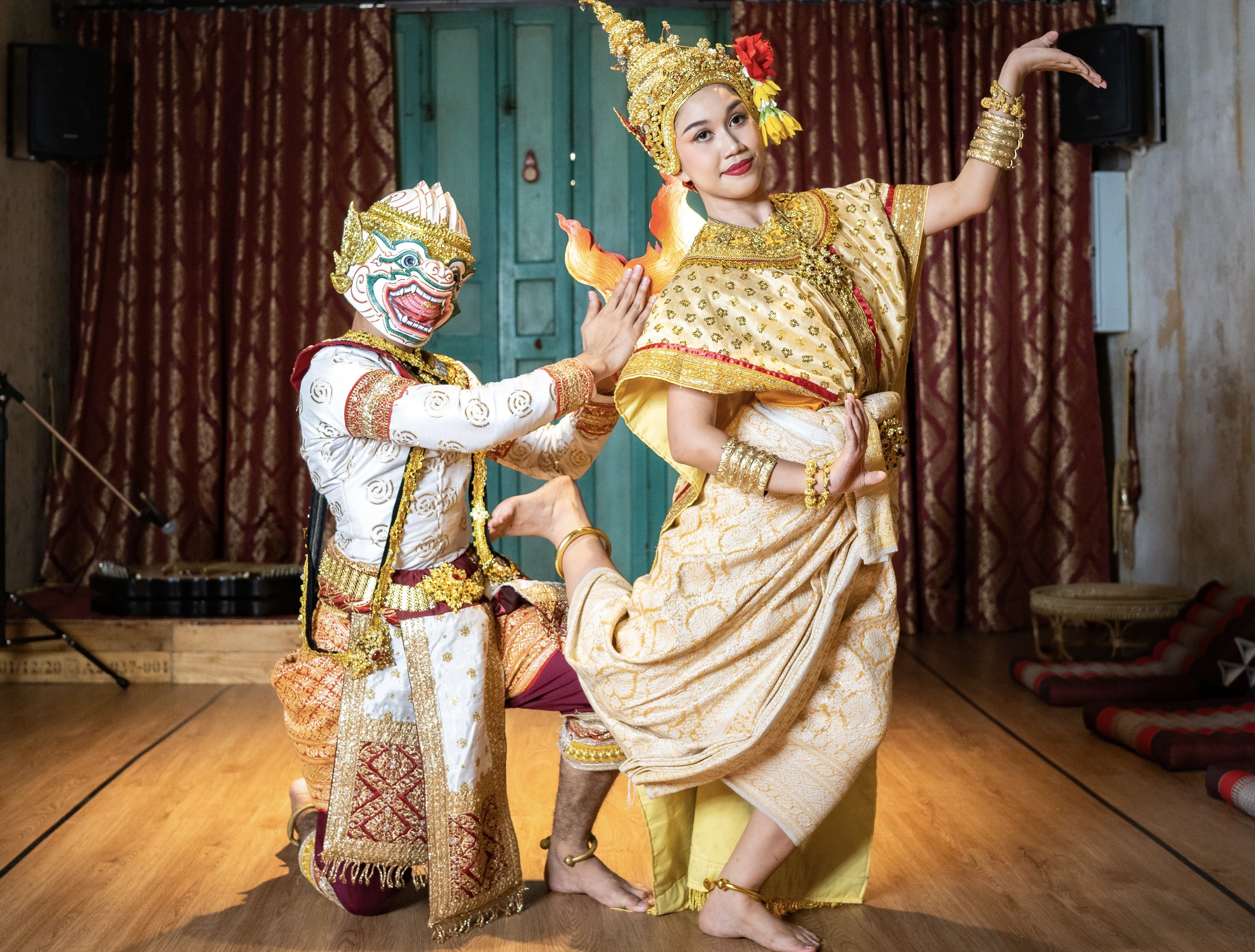 Immersive Thai Cultural Show and Dining Ticket in Bangkok