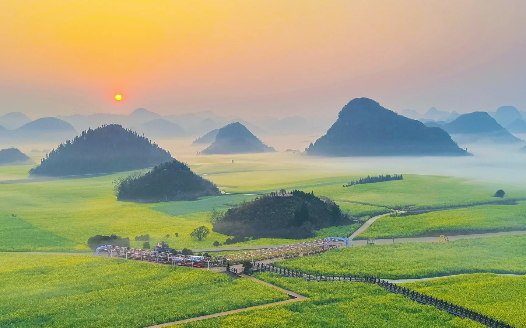Chartered tour of Kunming, Yunnan + Luoping Canola Flower Sea one-day chartered tour