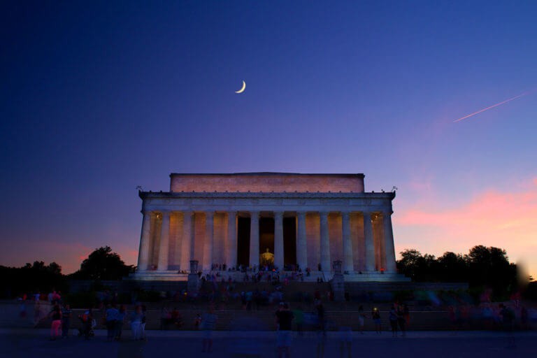 Washington DC Monuments Night Tour by Trolley