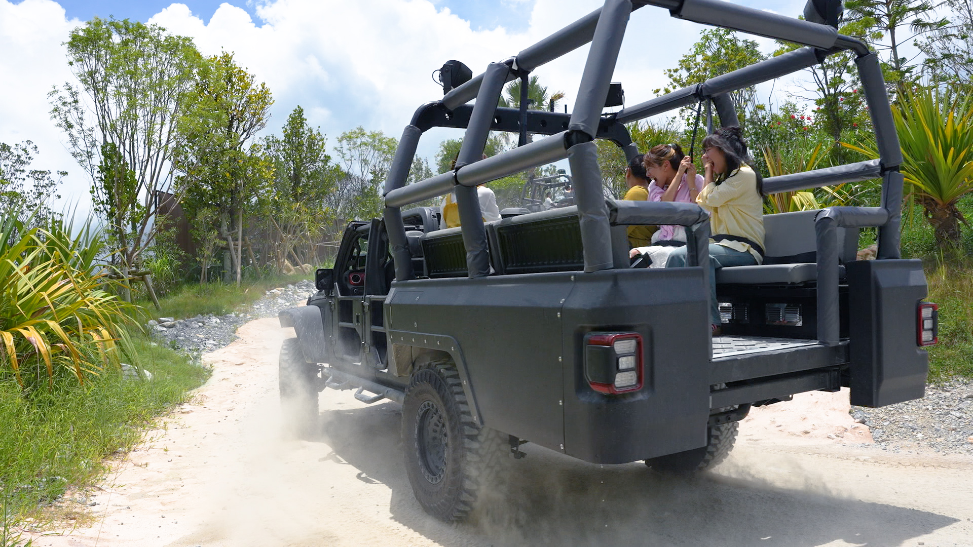 【DINOSAUR SAFARI】The escape from T-REX, an extreme thrill