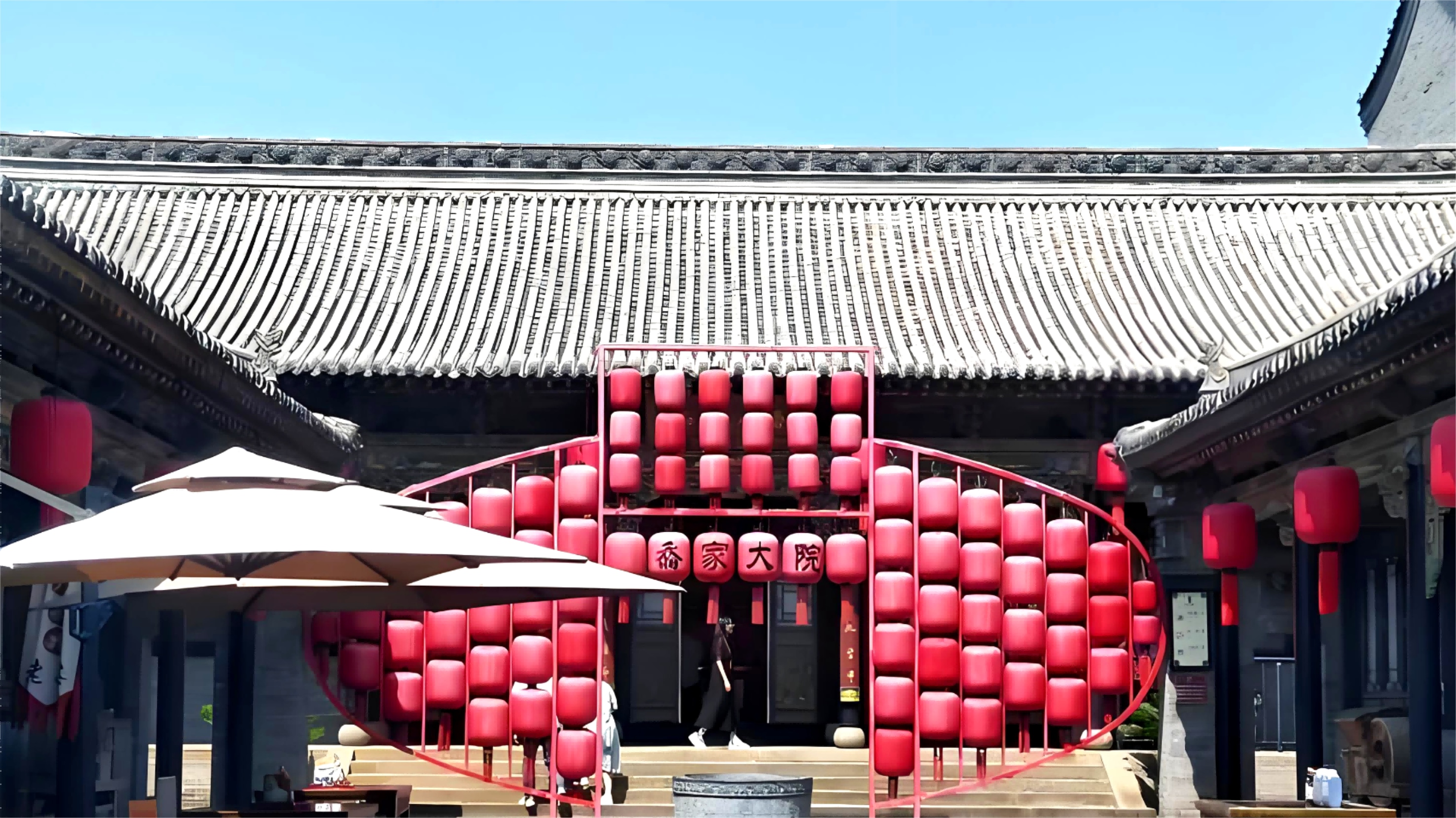 喬家大院以其宏偉的晉商宅院建築群和深厚的家族文化底蘊而聞名。 喬家大院以其宏偉的晉商宅院建築群和深厚的家族文化底蘊而聞名。