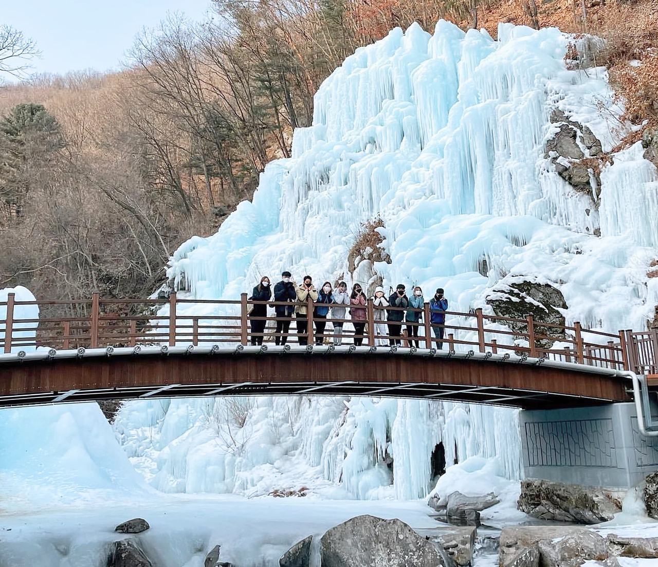 Eobi Ice Valley:沉浸於絕美的大自然中,與您所愛之人分享歡樂時光。 Eobi Ice Valley:沉浸於絕美的大自然中,與您所愛之人分享歡樂時光。