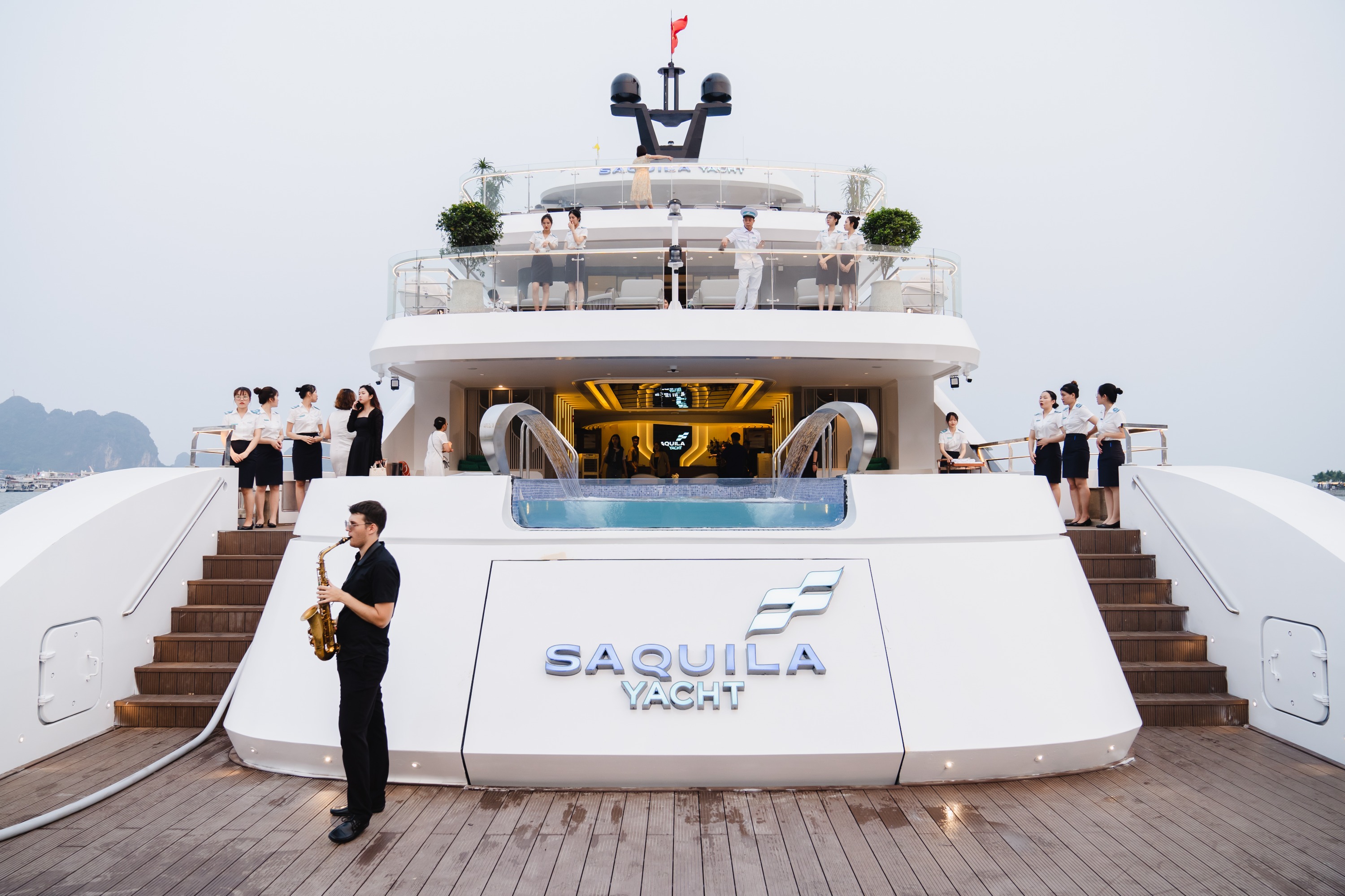 下龍灣 Saquila 遊艇日落晚餐體驗