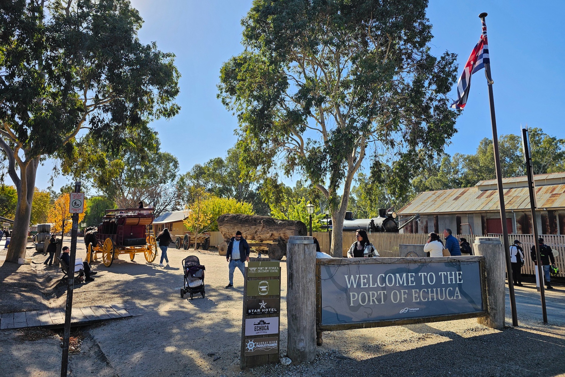 Murray River Paddlesteamers and Wine Tour