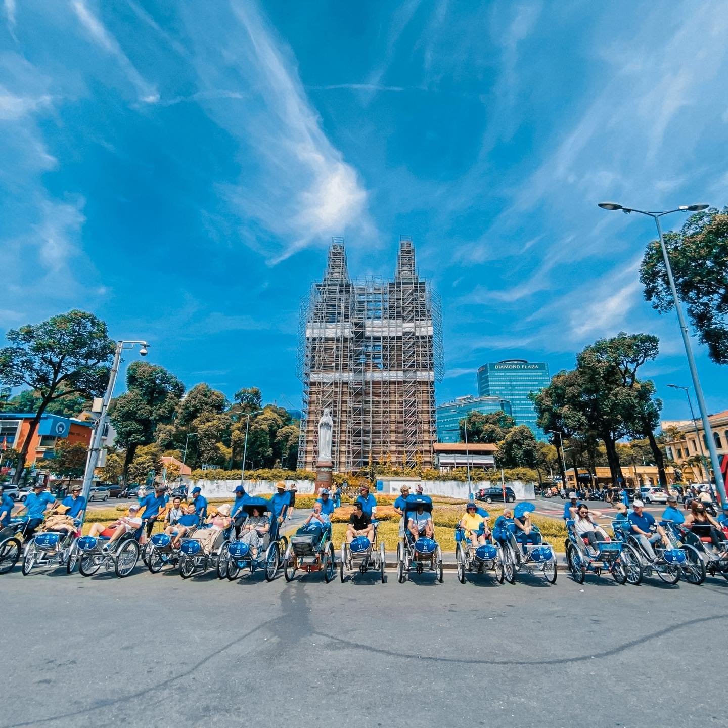 標誌性地標，在地風情：我們的三輪車之旅為大家庭和團體提供安全、有趣、流暢的體驗，一同探索胡志明市的歷史核心。