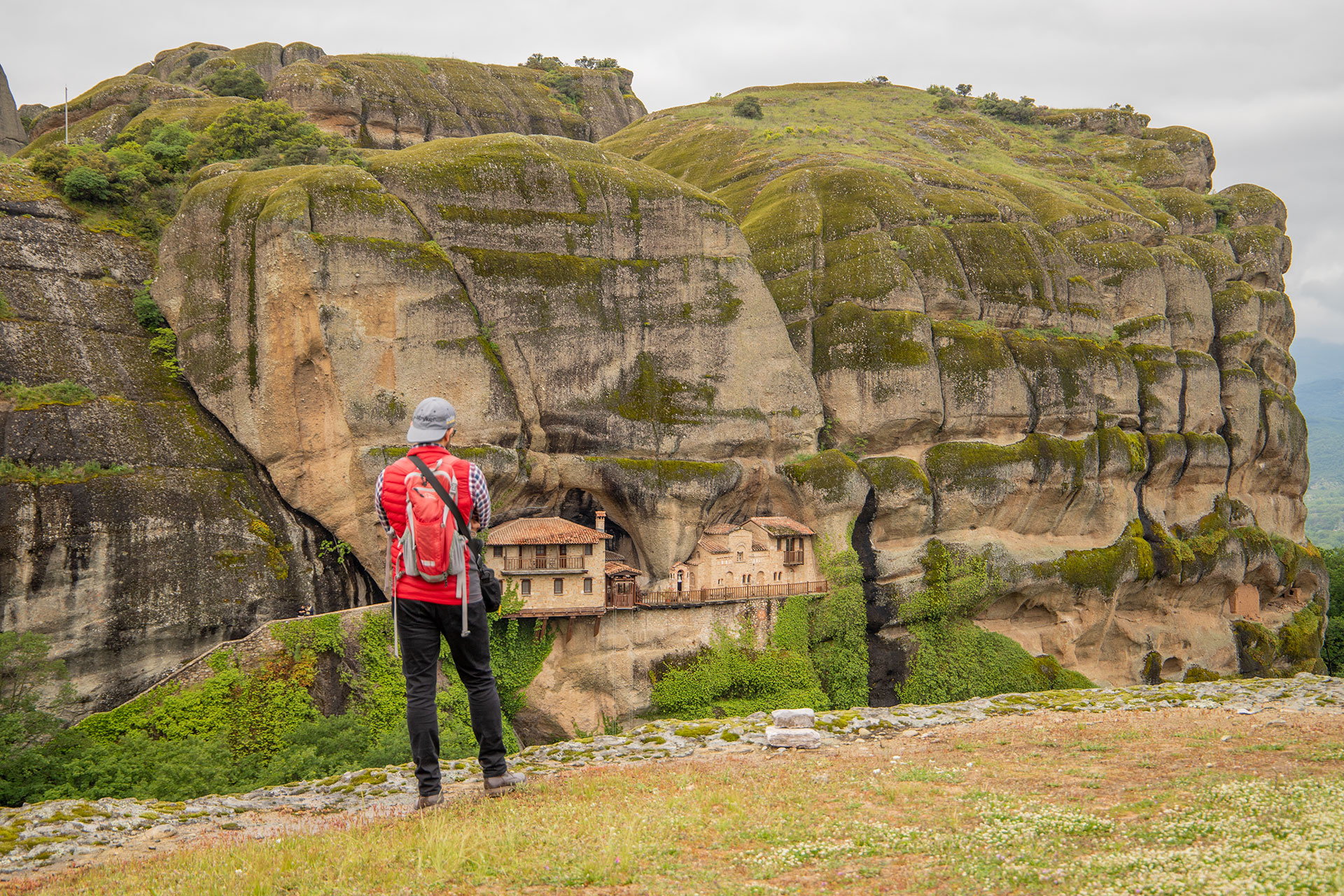 梅特歐拉（Meteora）健行遊，從卡拉巴卡或卡斯特拉奇出發，並參觀修 monastery