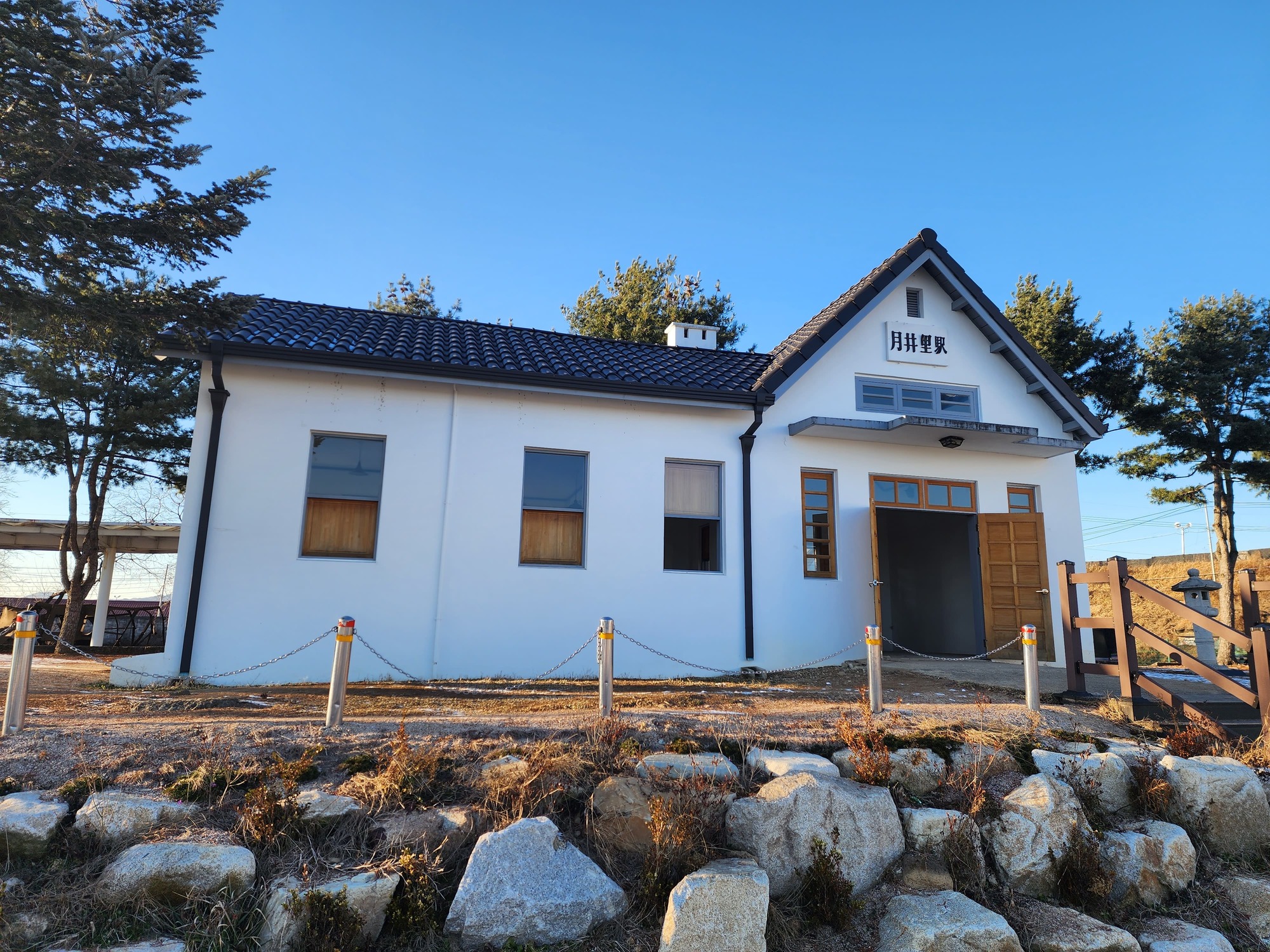 Woljeong-ri Station (Iron Triangle Battlefield) is the last stop before reaching the DMZ. With the sign "The iron horse wants to run again