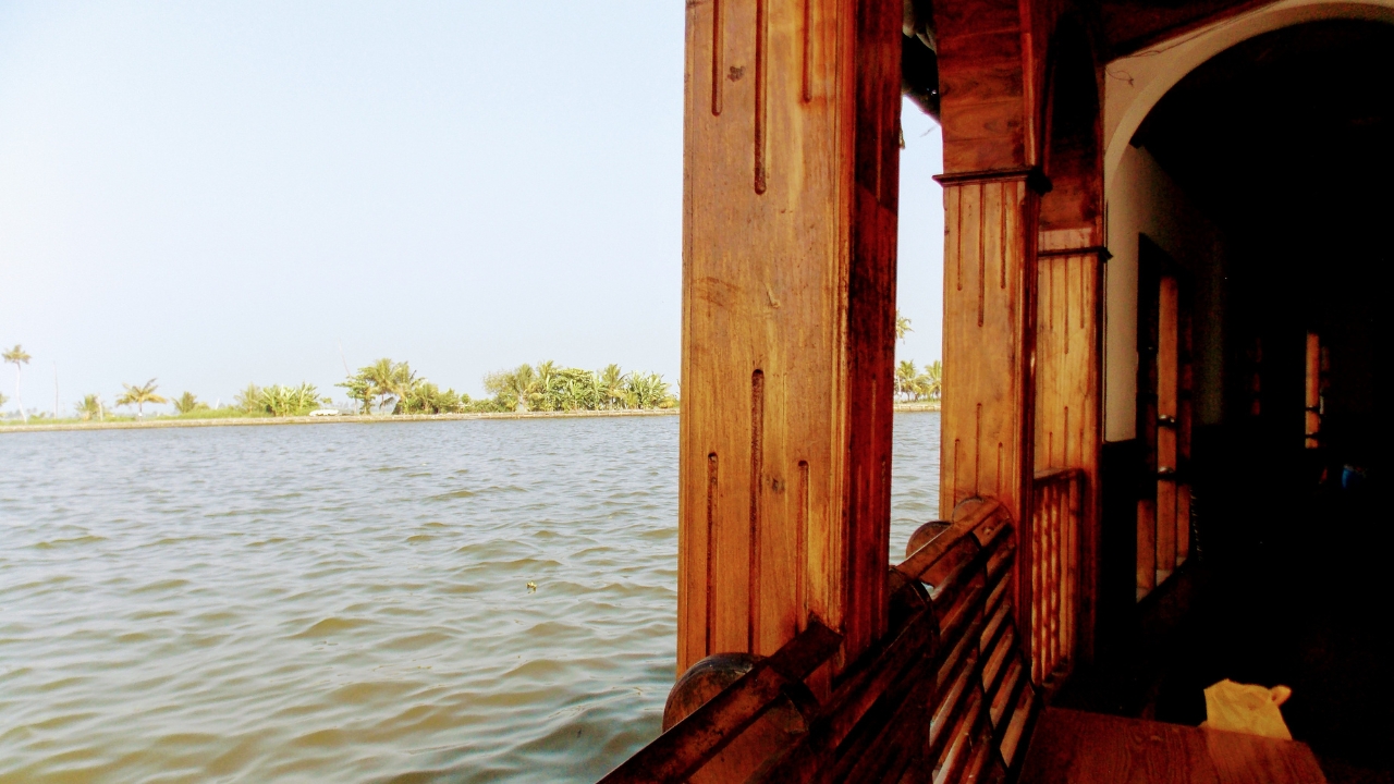 From Cochin: Overnight Houseboat Tour With Full Meal