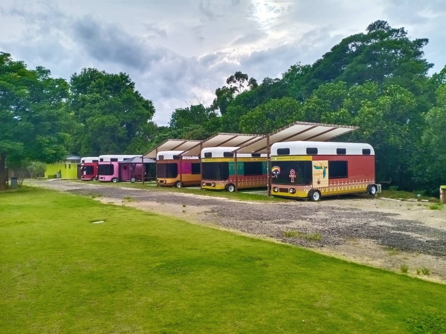 苗栗露營｜小份美營地｜豪華露營車・印地安小屋露營