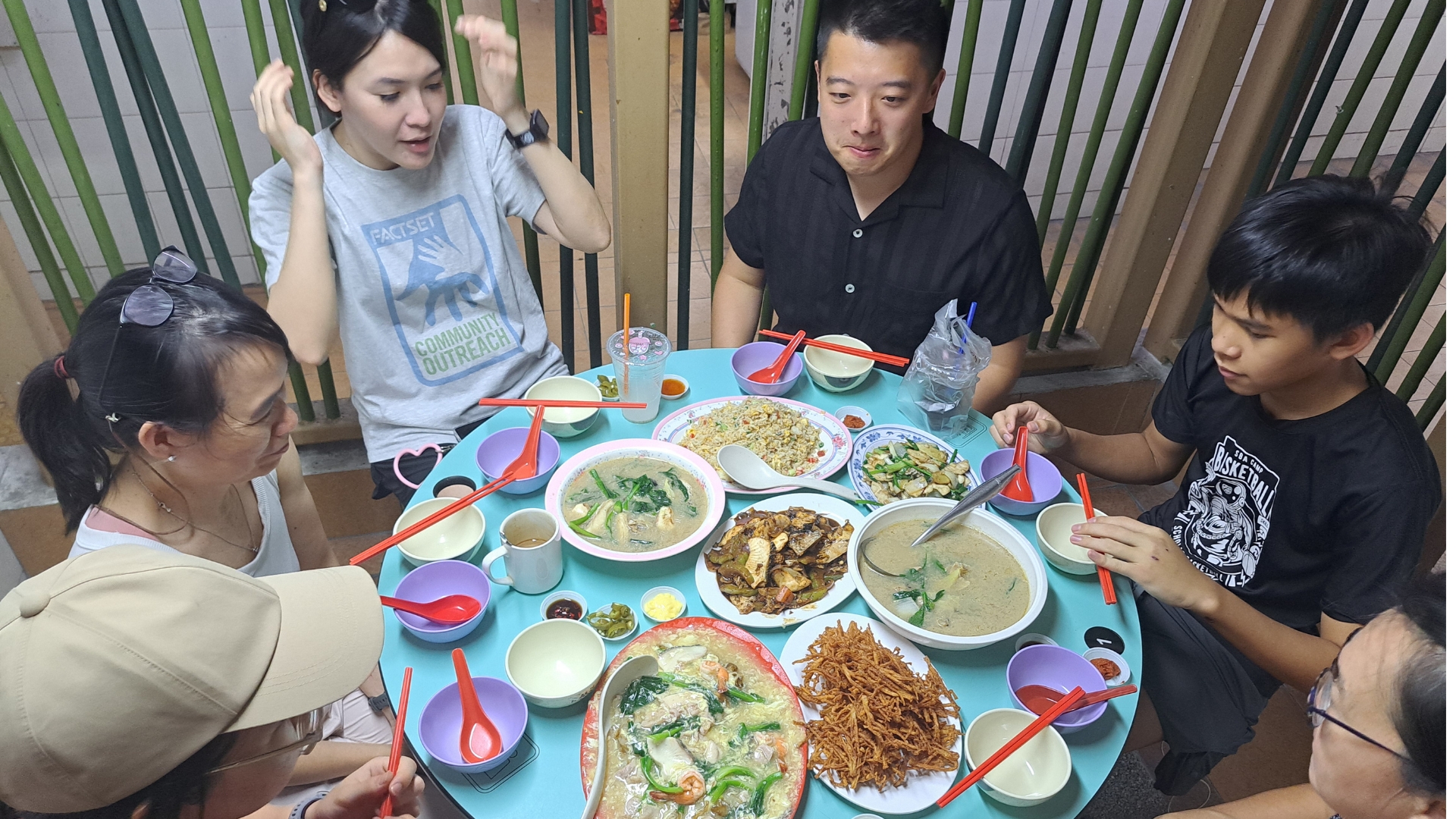 Taste the amazing seafood menu in a hawker setting