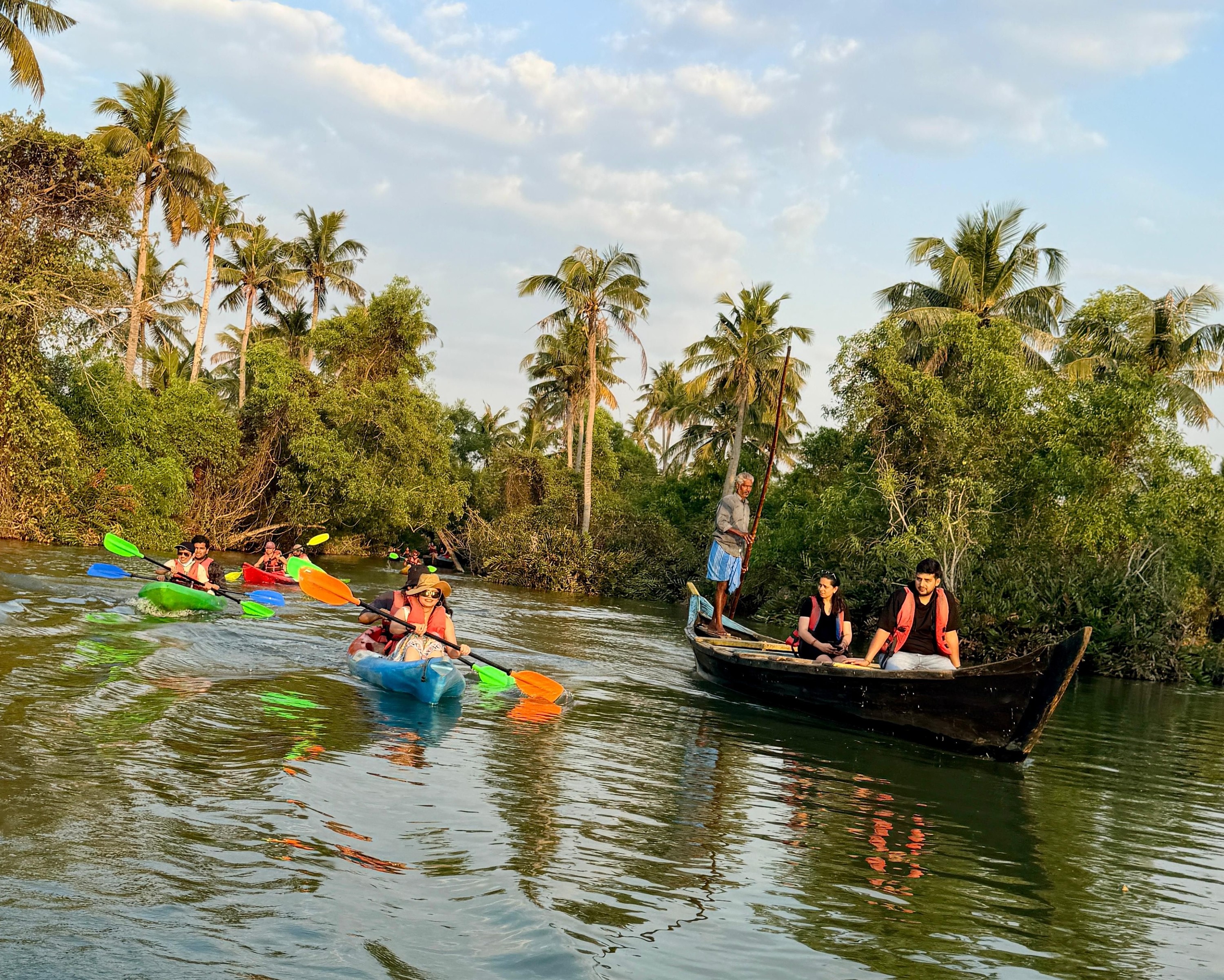 Varkala: Mangrove Kayaking and Sunset Backwater Tour