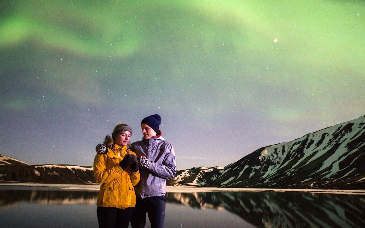 Iceland Northern Lights 4-Hour Exploration (Optional Chinese & Small Group with Pickup)