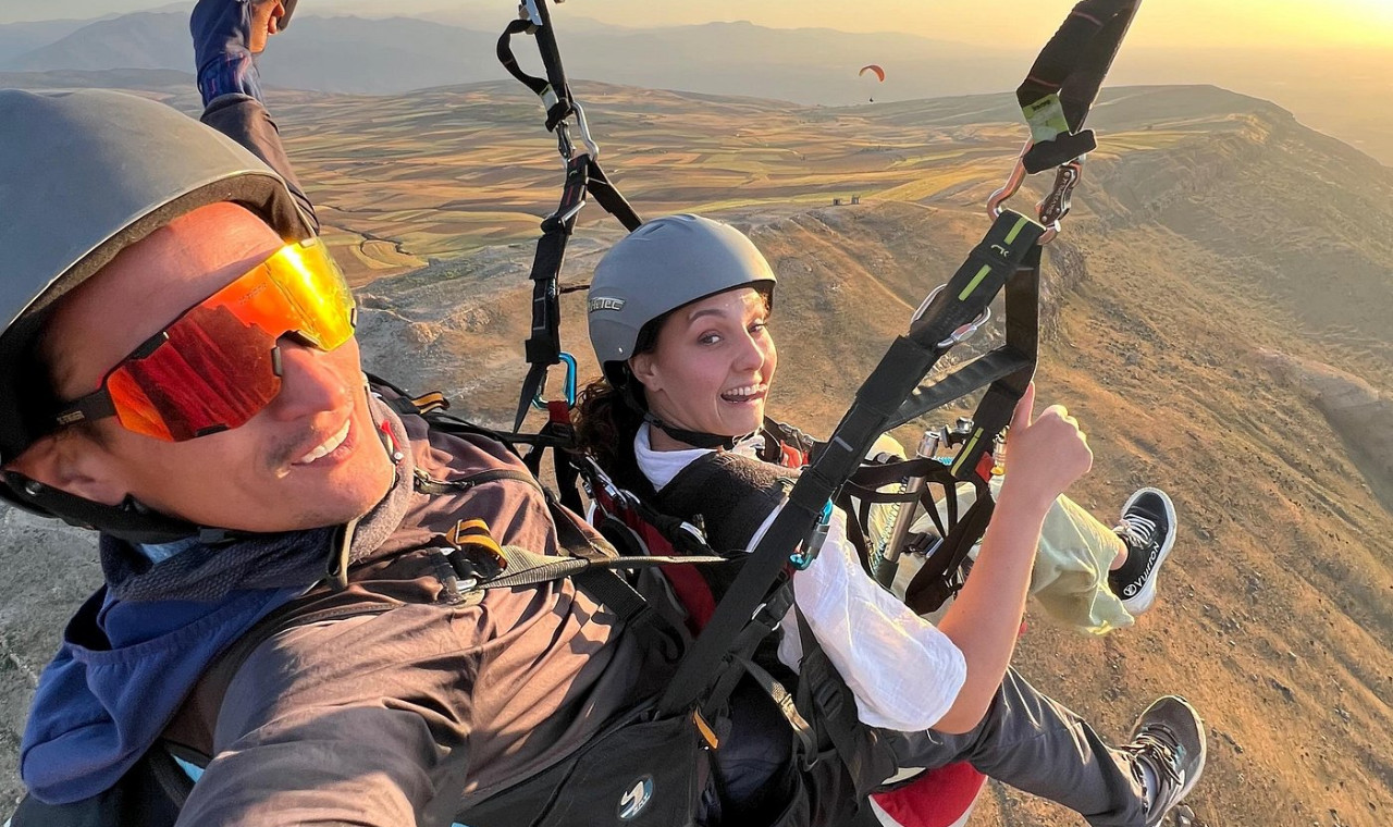Marrakech: Sunrise Paragliding Over Agafay Desert & Atlas Mountain