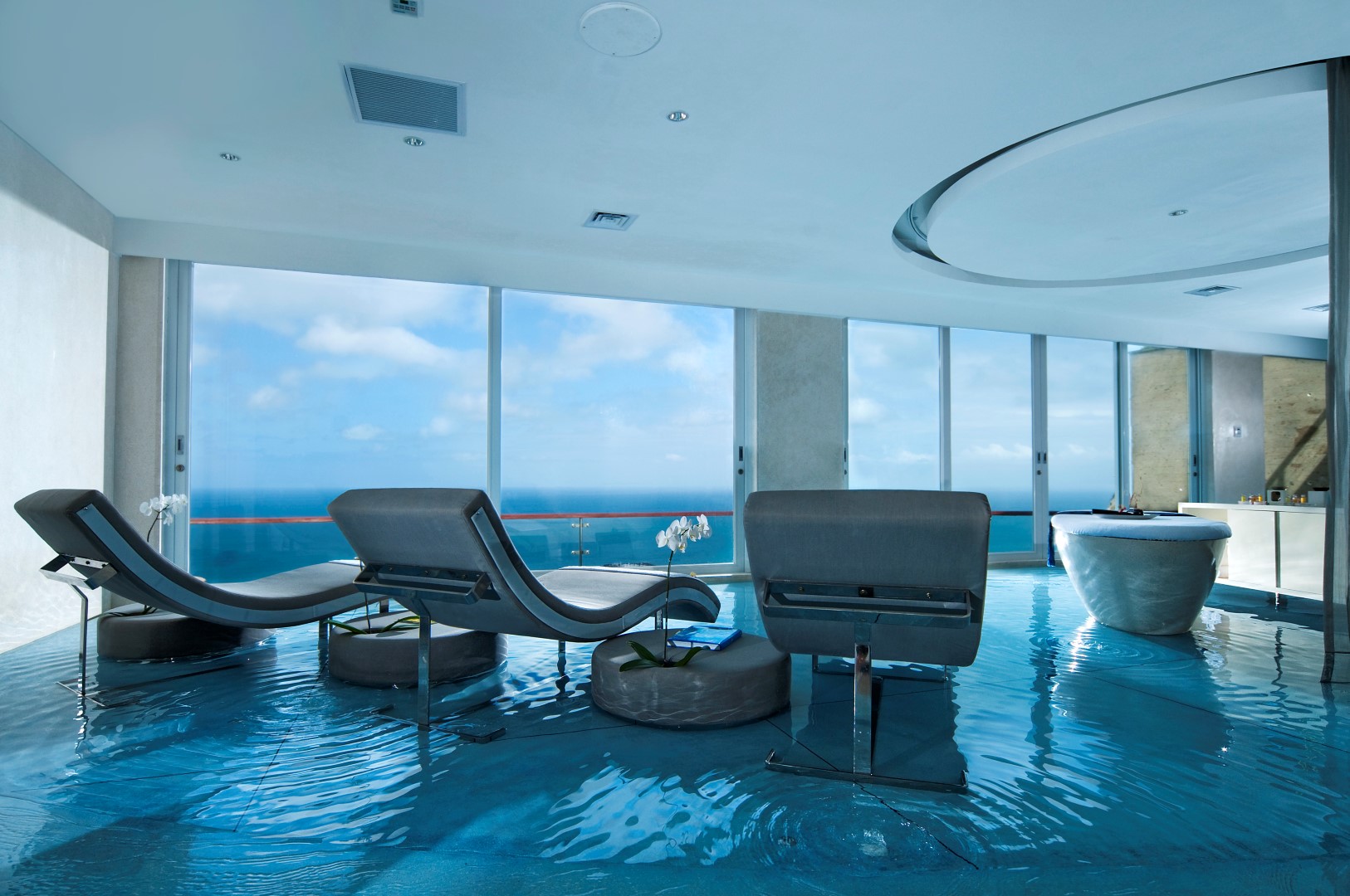 巴厘島懸崖酒吧 (The Edge Bali) 水療和浪漫晚餐套餐