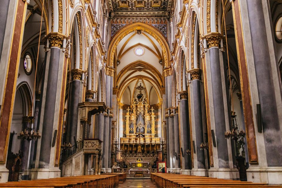 Legends Historical Walking Tour in Naples