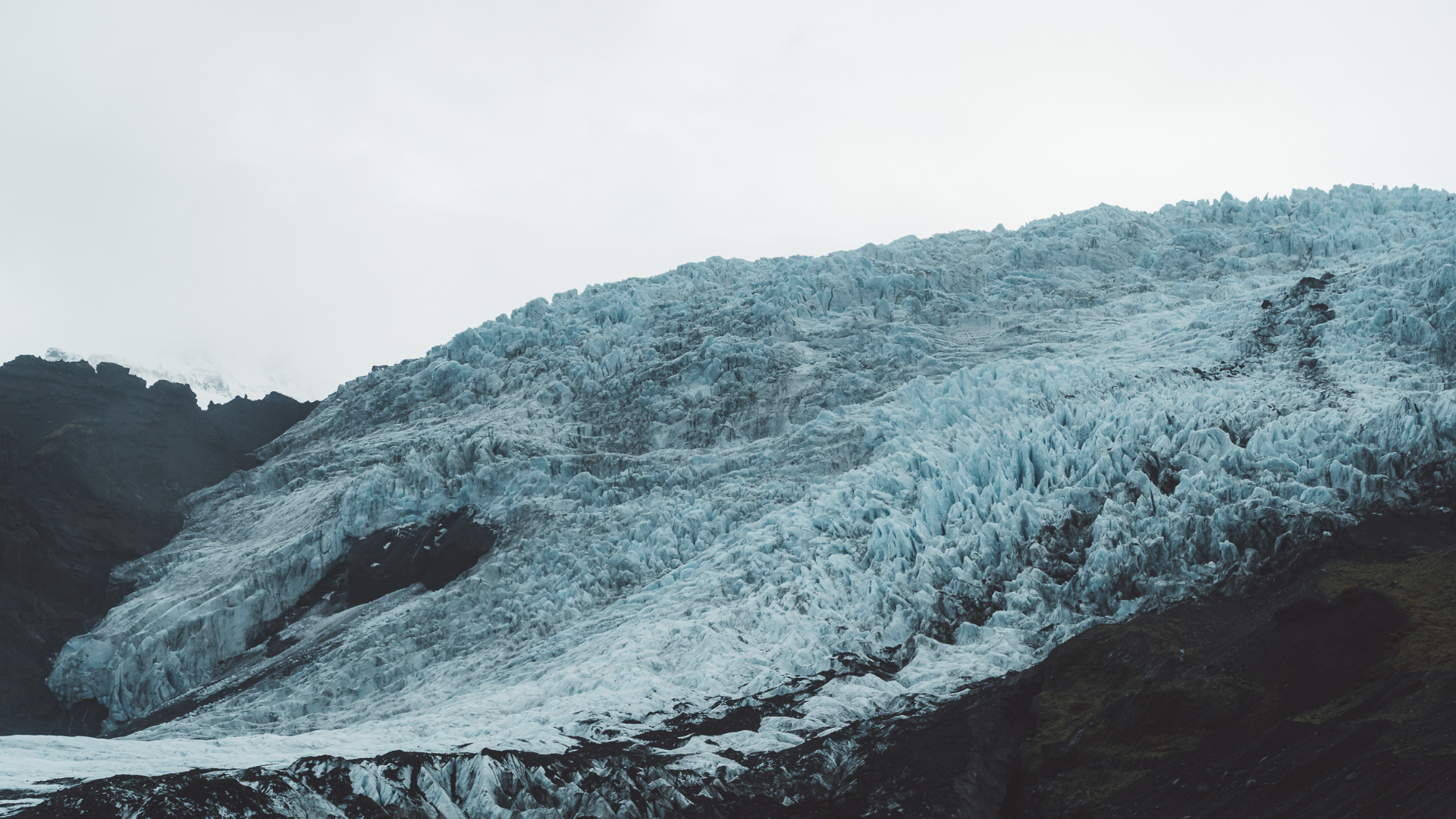 Witness nature’s masterpiece as glaciers, mountains, and sky unite in breathtaking beauty