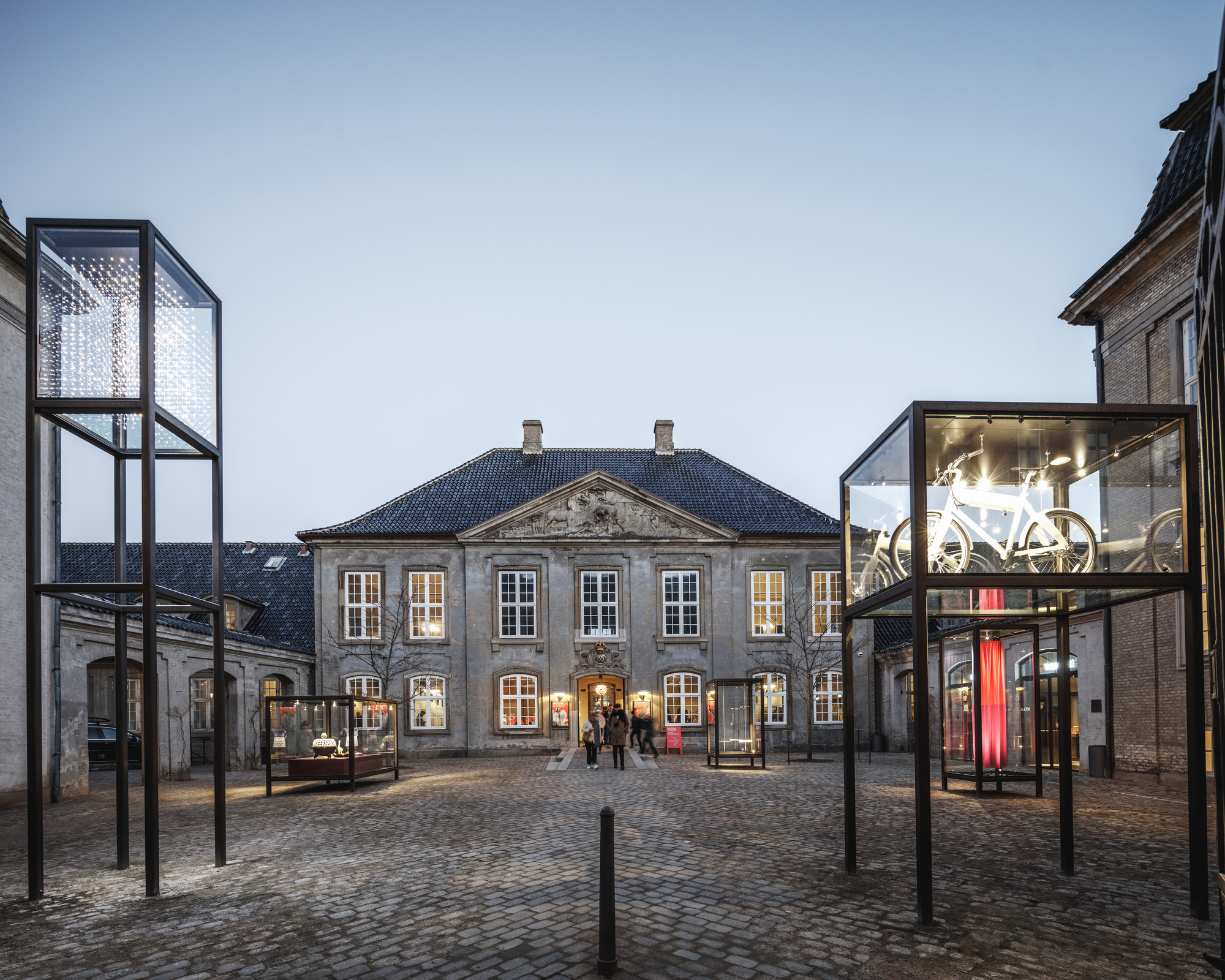 丹麥哥本哈根設計博物館 (Design Museum Denmark)：展示創新的斯堪地那維亞設計，傳統與現代在此交匯，頌揚無限創意與精湛工藝。