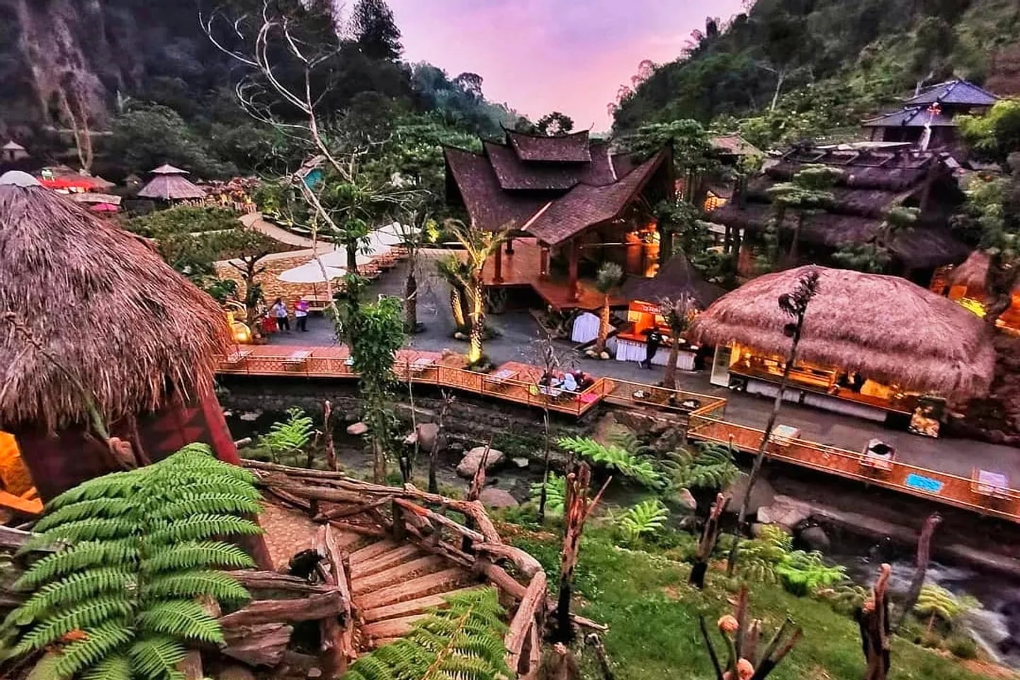 在亞洲非洲大觀園，感受充滿活力的文化村莊和鬱鬱蔥蔥的綠色山坡