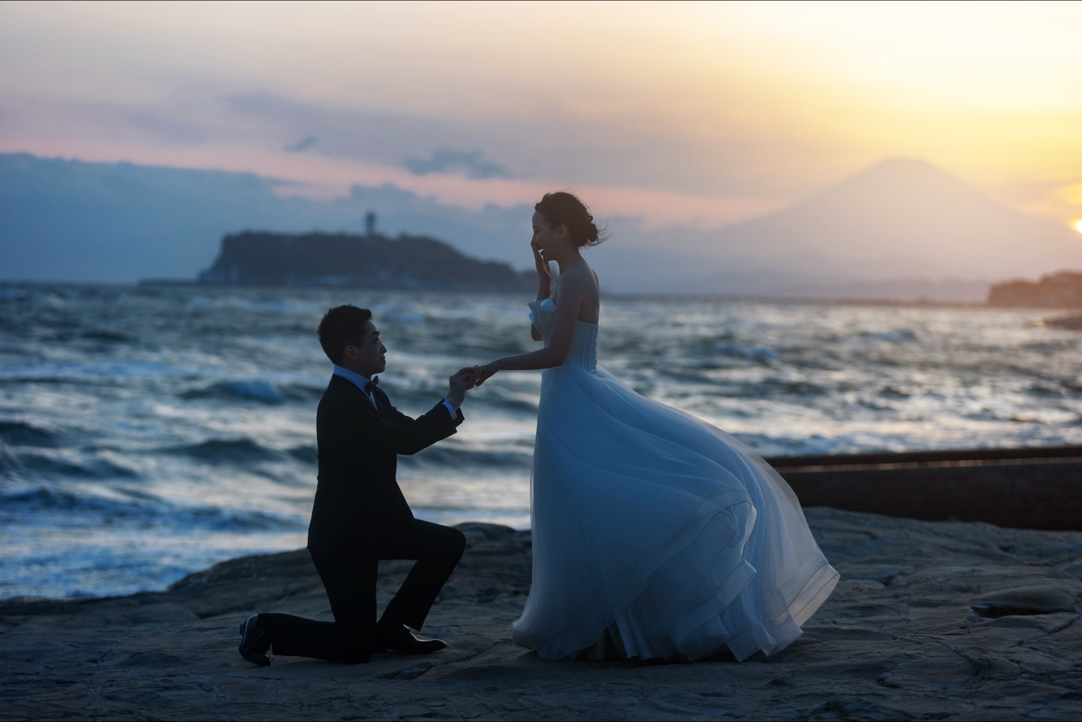 稻村崎 - 風景優美的海岬，擁有全景海景和日落景觀，是經典的湘南拍照地