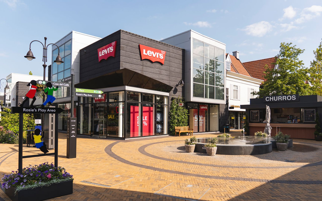 McArthurGlen Roosendaal Outlet Store Voucher with Kinderdijk
