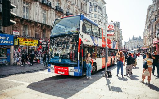 搭乘經典雙層巴士，展開精彩的倫敦探索之旅