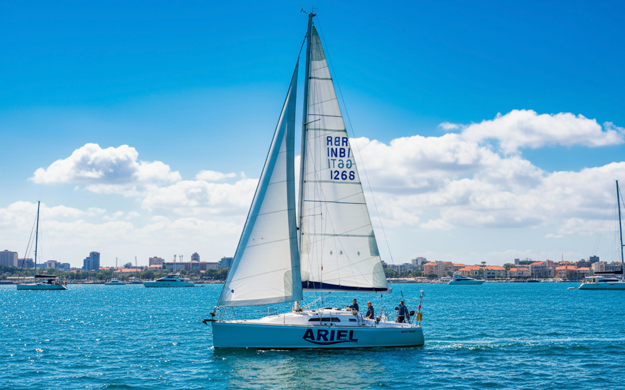 Mumbai: Private Midsize Yacht Cruise Experience