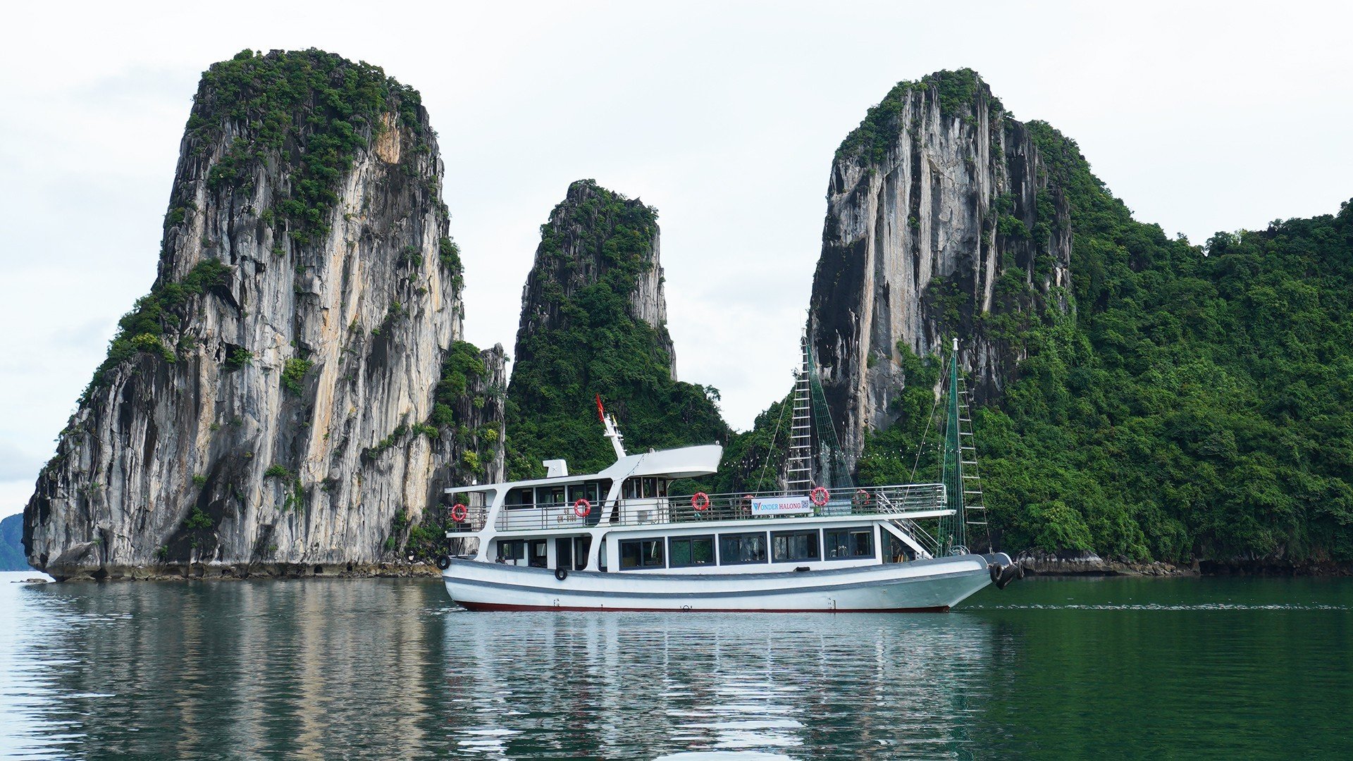 下龍灣小團遊船之旅（Wonder Ha Long Cruise 提供）