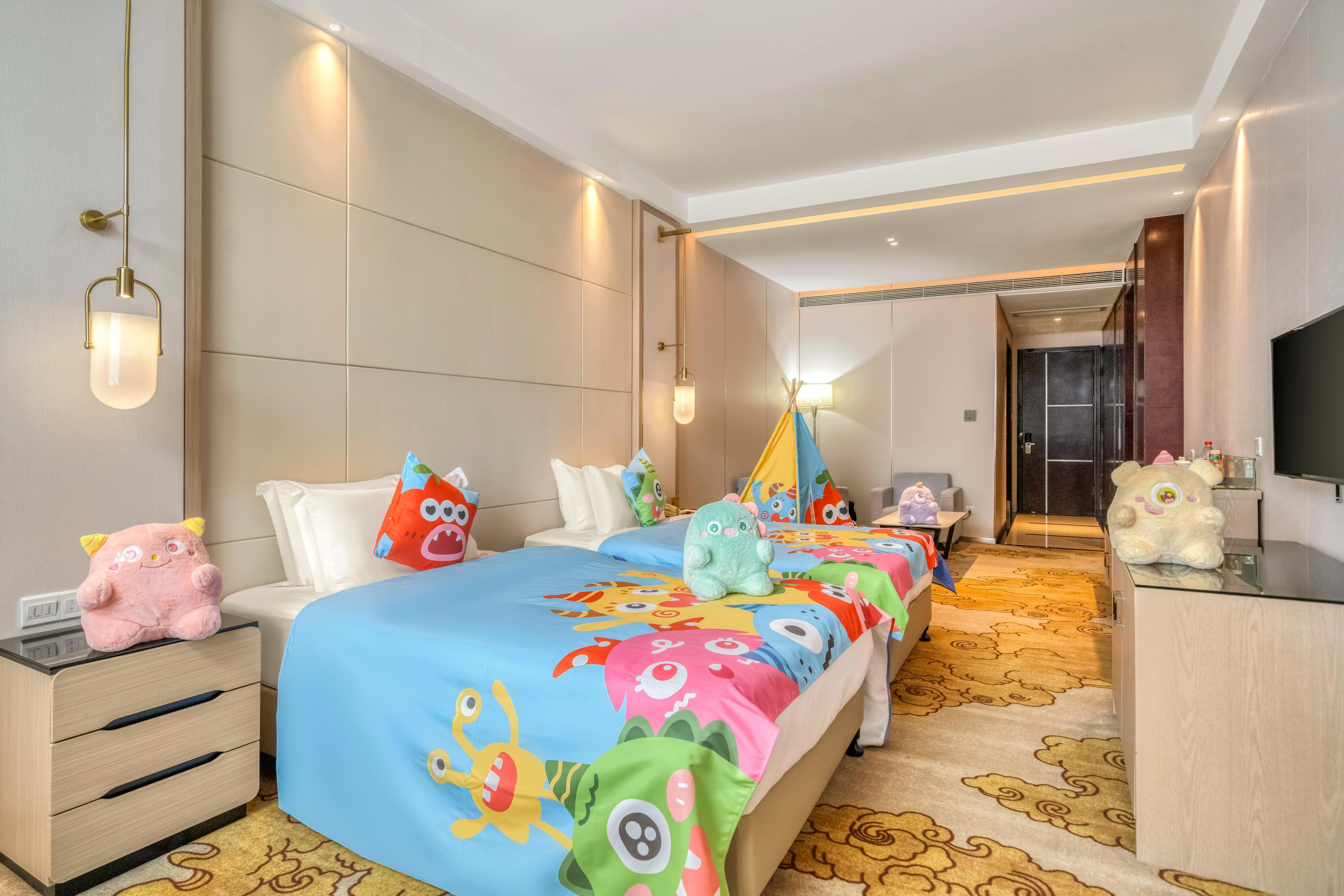 Reference image of a luxury family room for three (subject to actual arrangement).