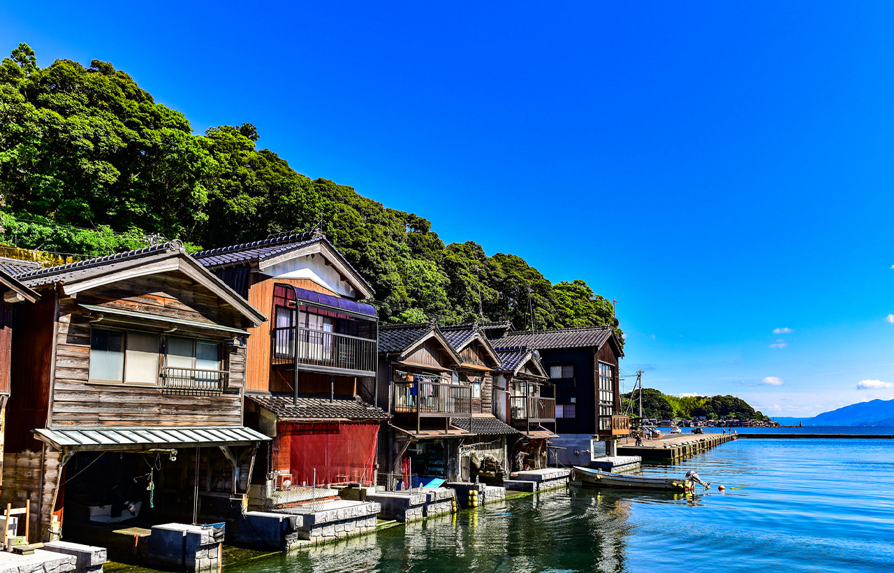 [Ine Village] was rated as one of the 18 most beautiful villages in Japan by the Japanese. It has Japan's unique floating boat houses, where you can experience the original ecological scenery that is not available in tourist resorts. There are about 230 b