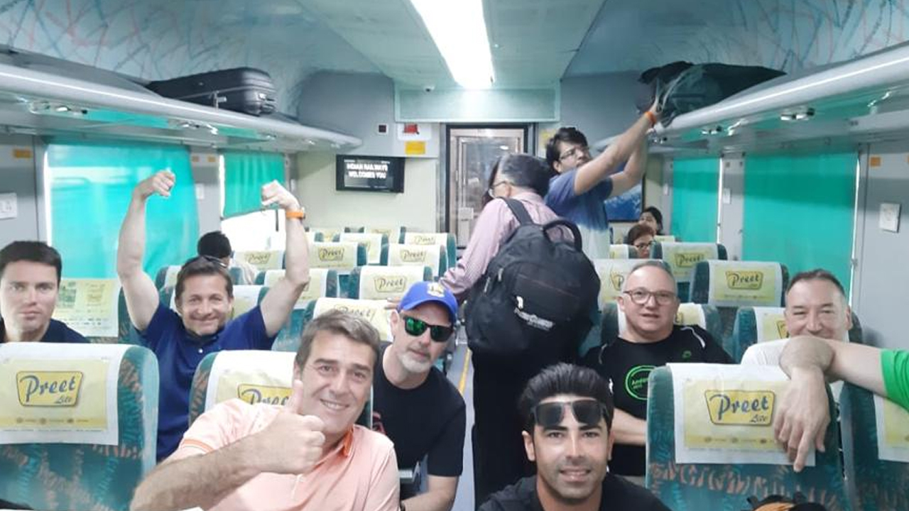 From Delhi: Private Day Trip to Agra by Gatiman Express Train