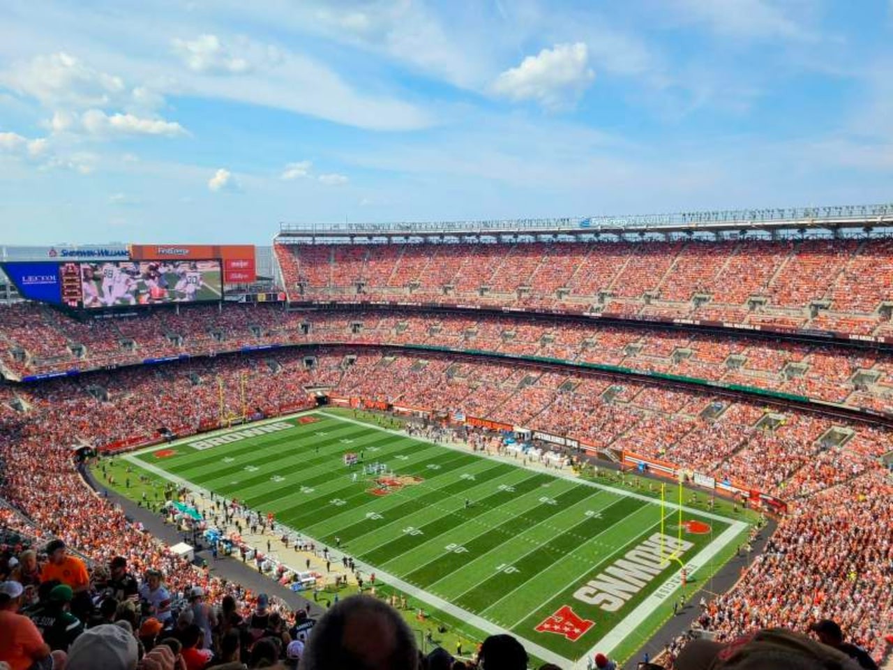 克利夫蘭布朗隊（Cleveland Browns）在克利夫蘭布朗體育場（Cleveland Browns Stadium）的橄欖球比賽