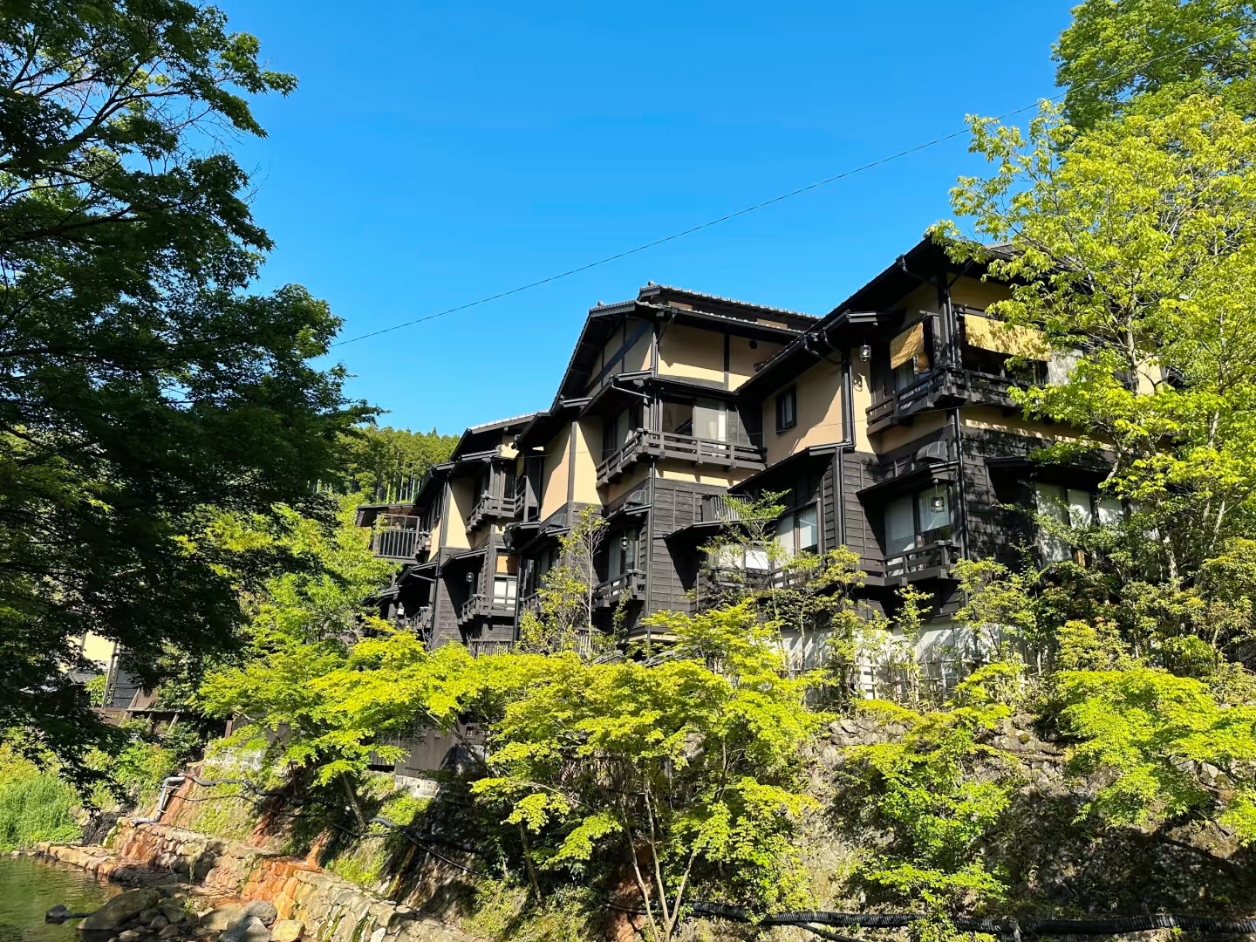 九州一日遊: 上色見熊野座神社&阿蘇中嶽火山&草千里&黑川溫泉（福岡出發）