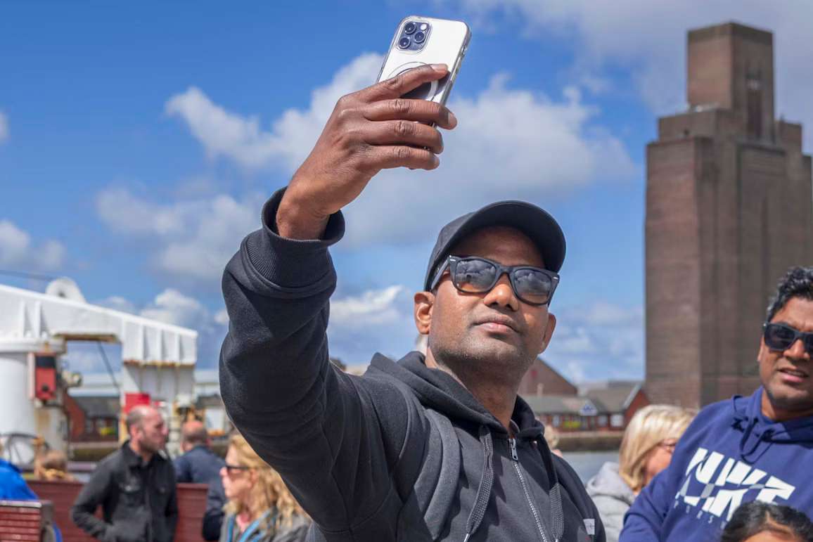 Hop-On Hop-Off Sightseeing Bus Tour and River Cruise in Liverpool