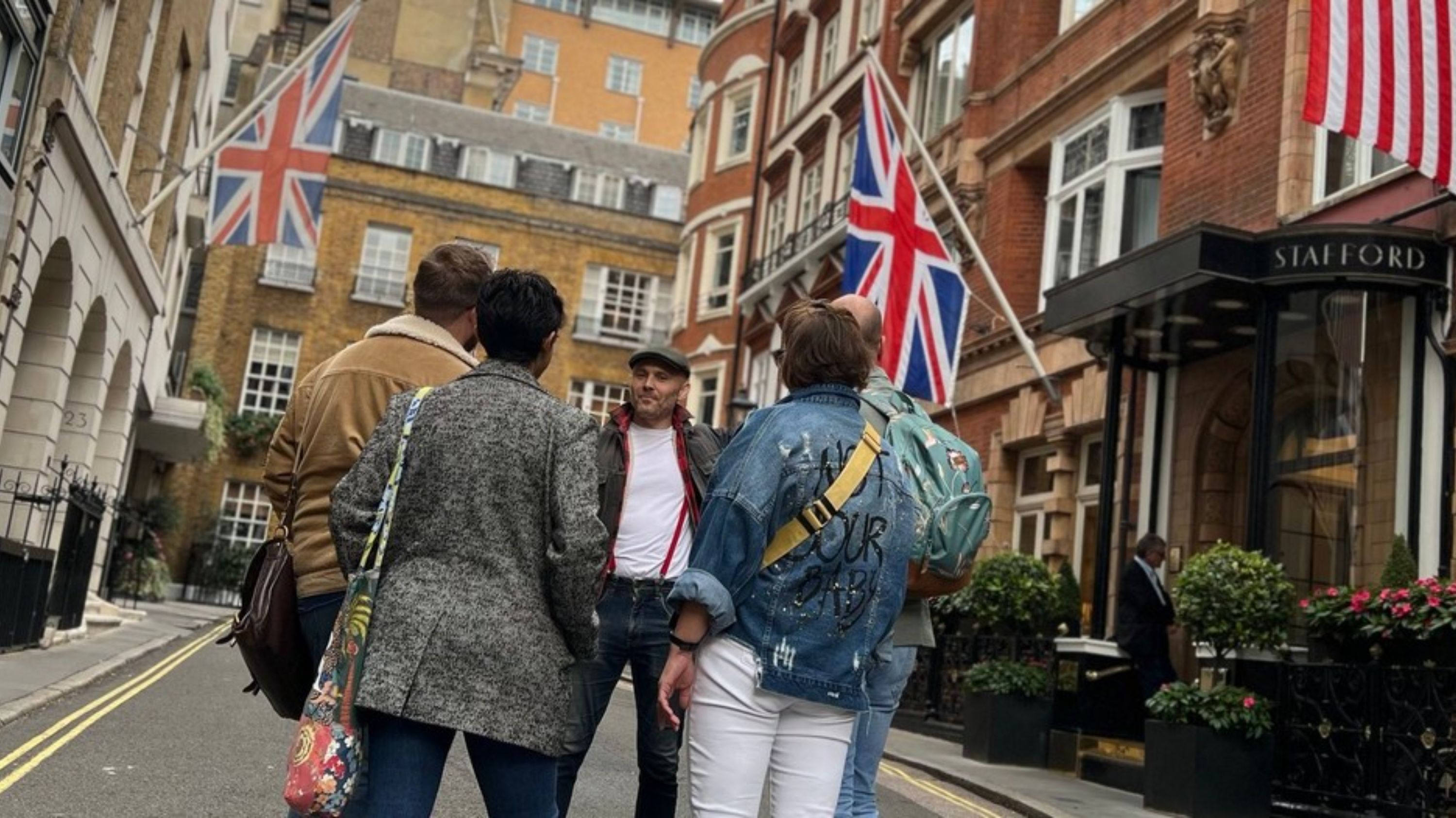 London Half-Day Small Group Bar Hopping Tour