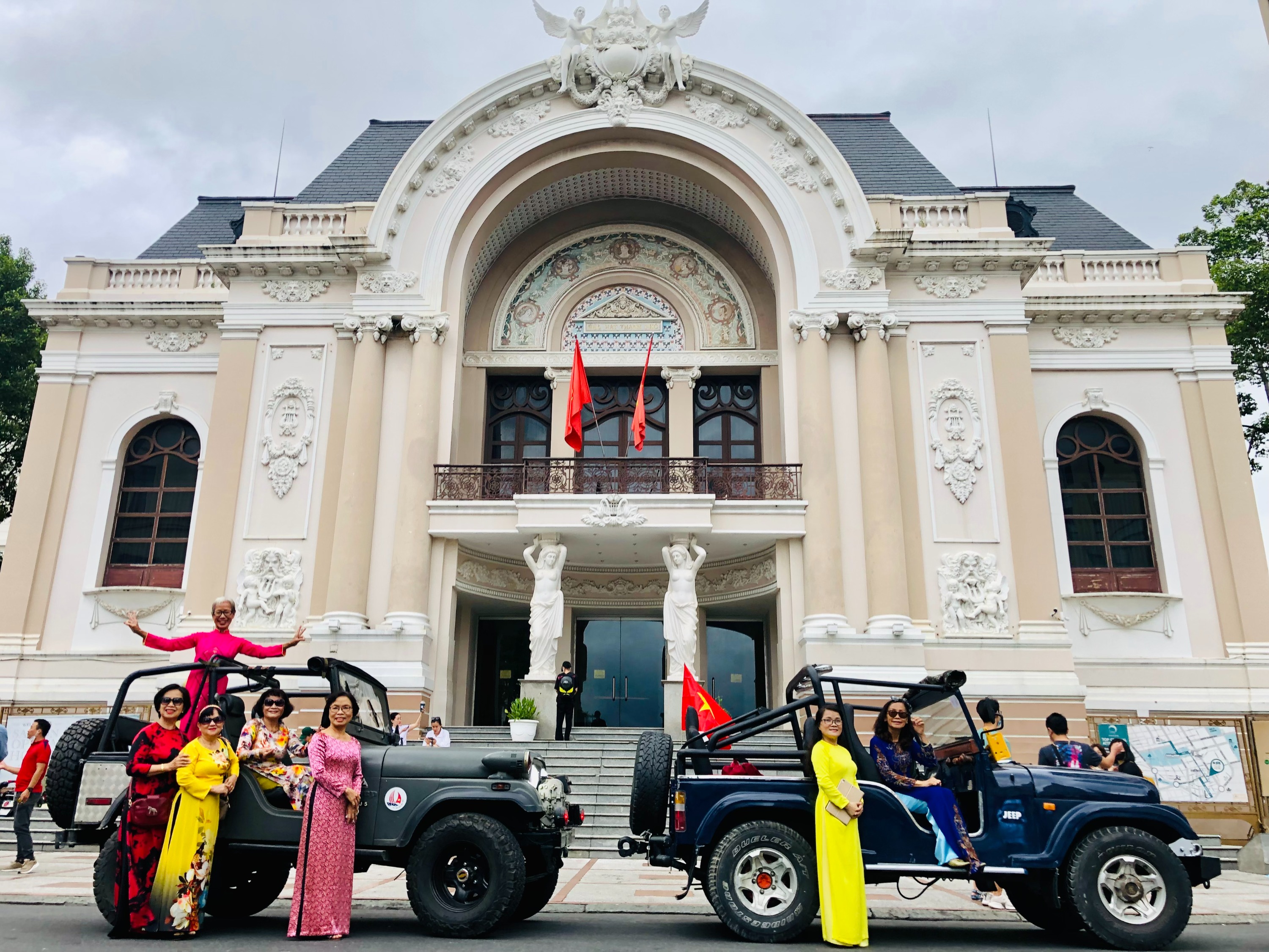 胡志明市私人半日遊（搭乘復古軍用吉普車）