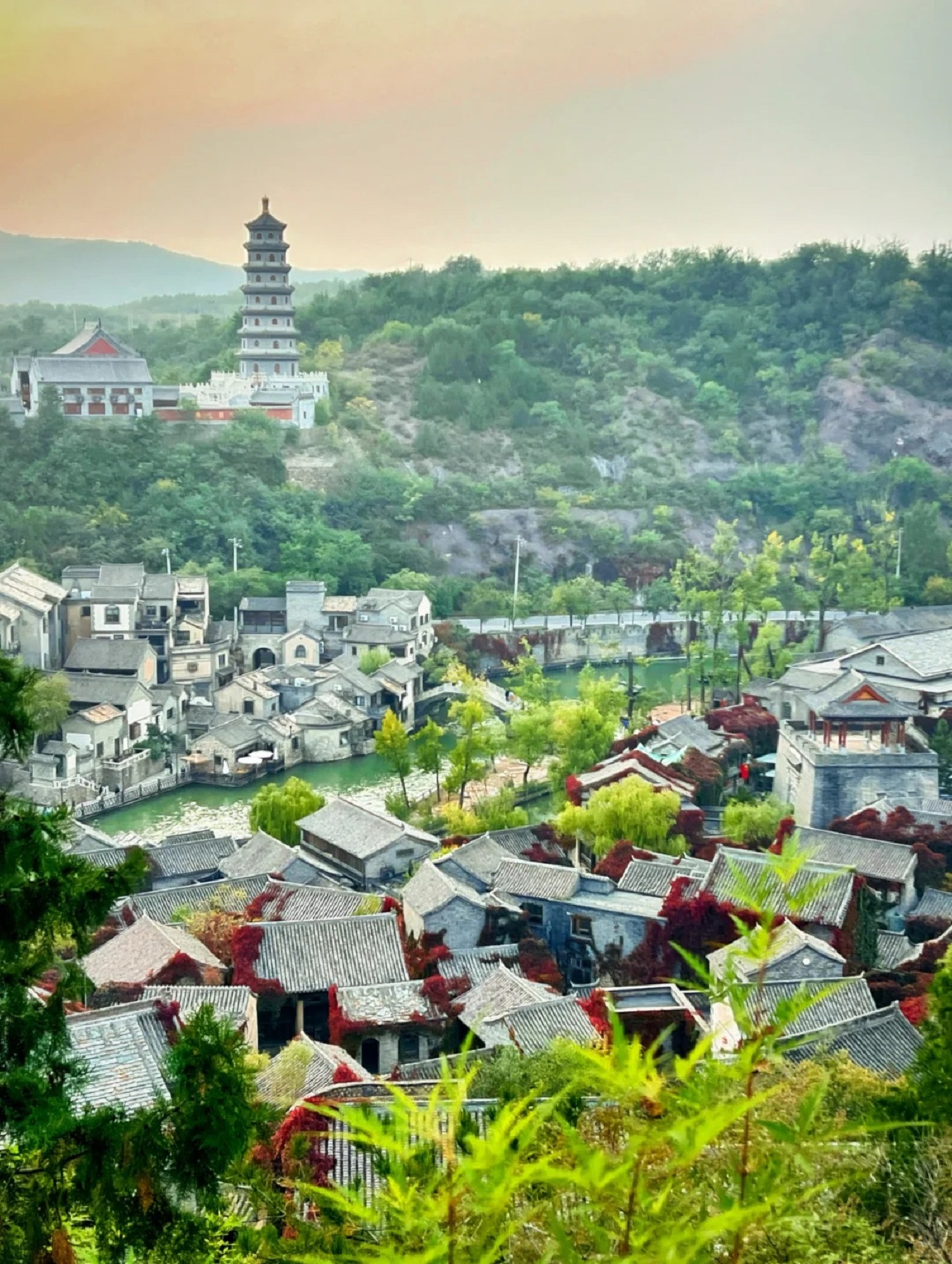 北京密雲古北水鎮+長城音樂水舞秀+山頂教堂觀景1日遊【多行程可選】長城下水鎮溫泉之旅/司馬臺長城獨家含纜車/乘船遊覽觀景/夜遊司馬臺長城