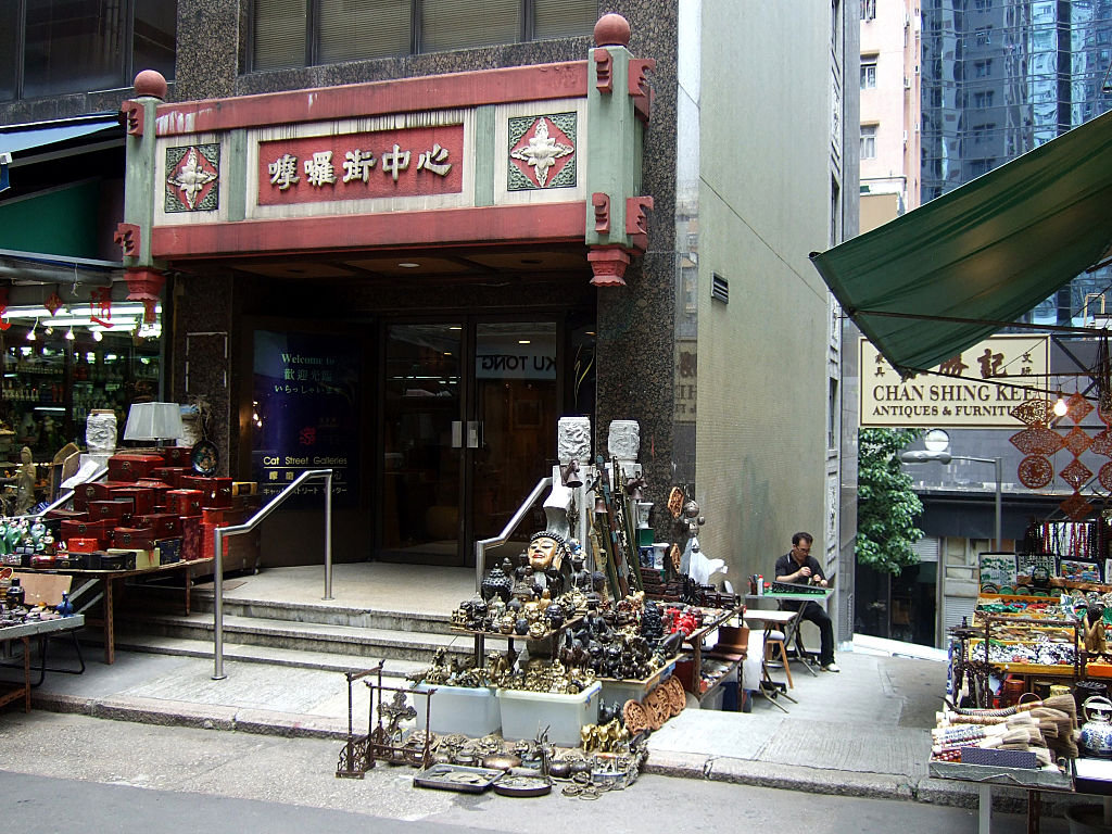 Strolling and reading in Central - savoring the changes in Hong Kong + half-day food tour