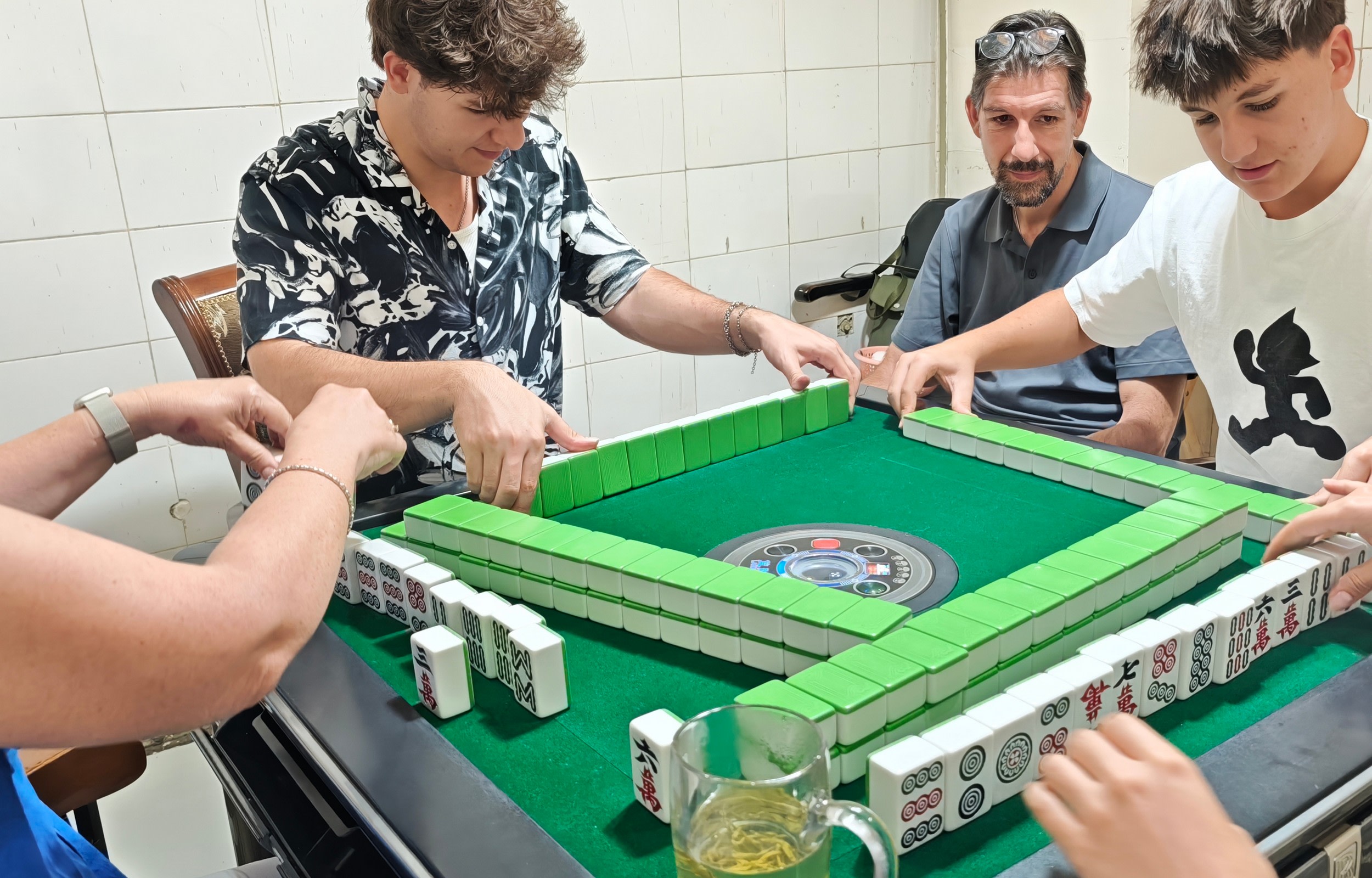 Chongqing: Mahjong Workshop with Market Visit & Tea