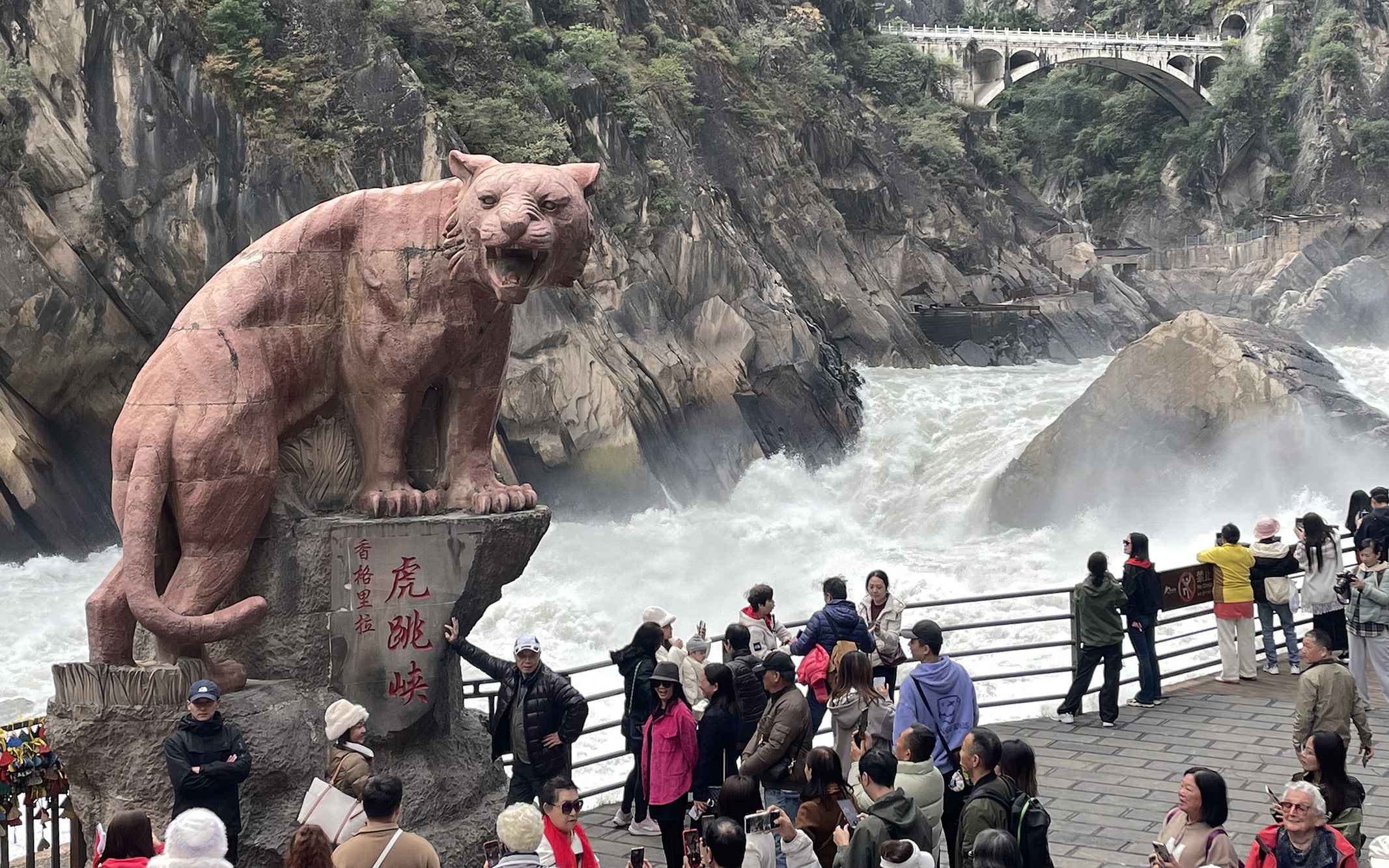 Tiger Leaping Gorge & Baisha Old Town Small Group Full-Day Tour