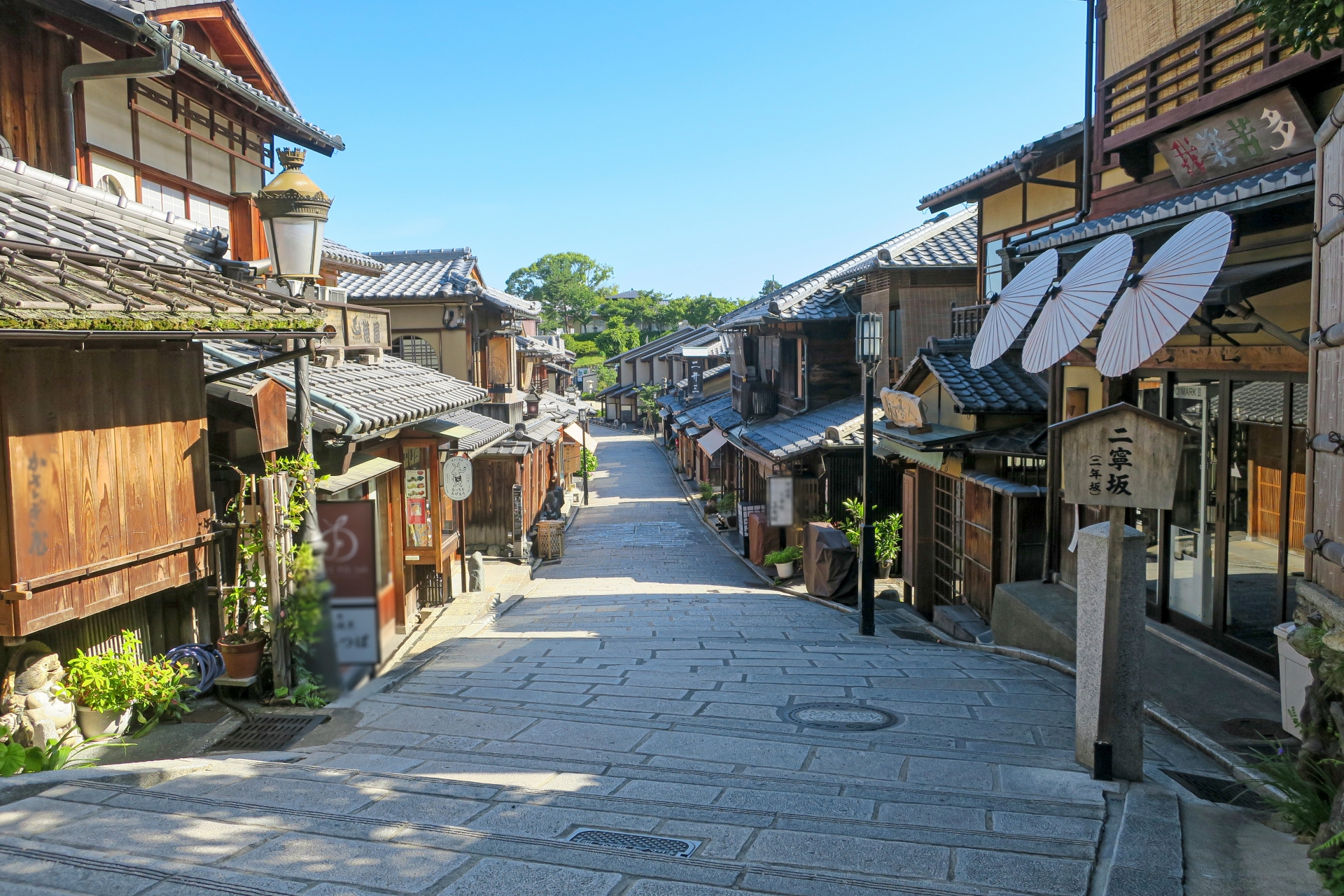 Ninenzaka & Sannenzaka: Old streets with charming scenery, great photo spots