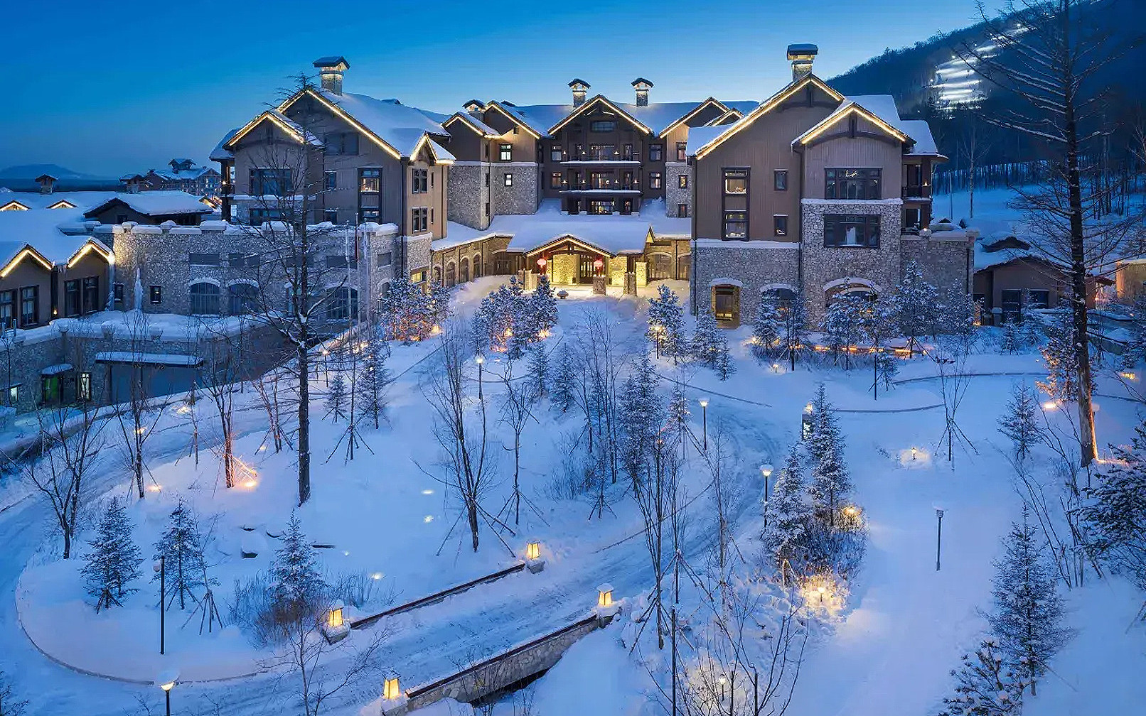 6-Day Private Tour to Northeast China's Winter Wonderland: Changbai Mountain and Yanji