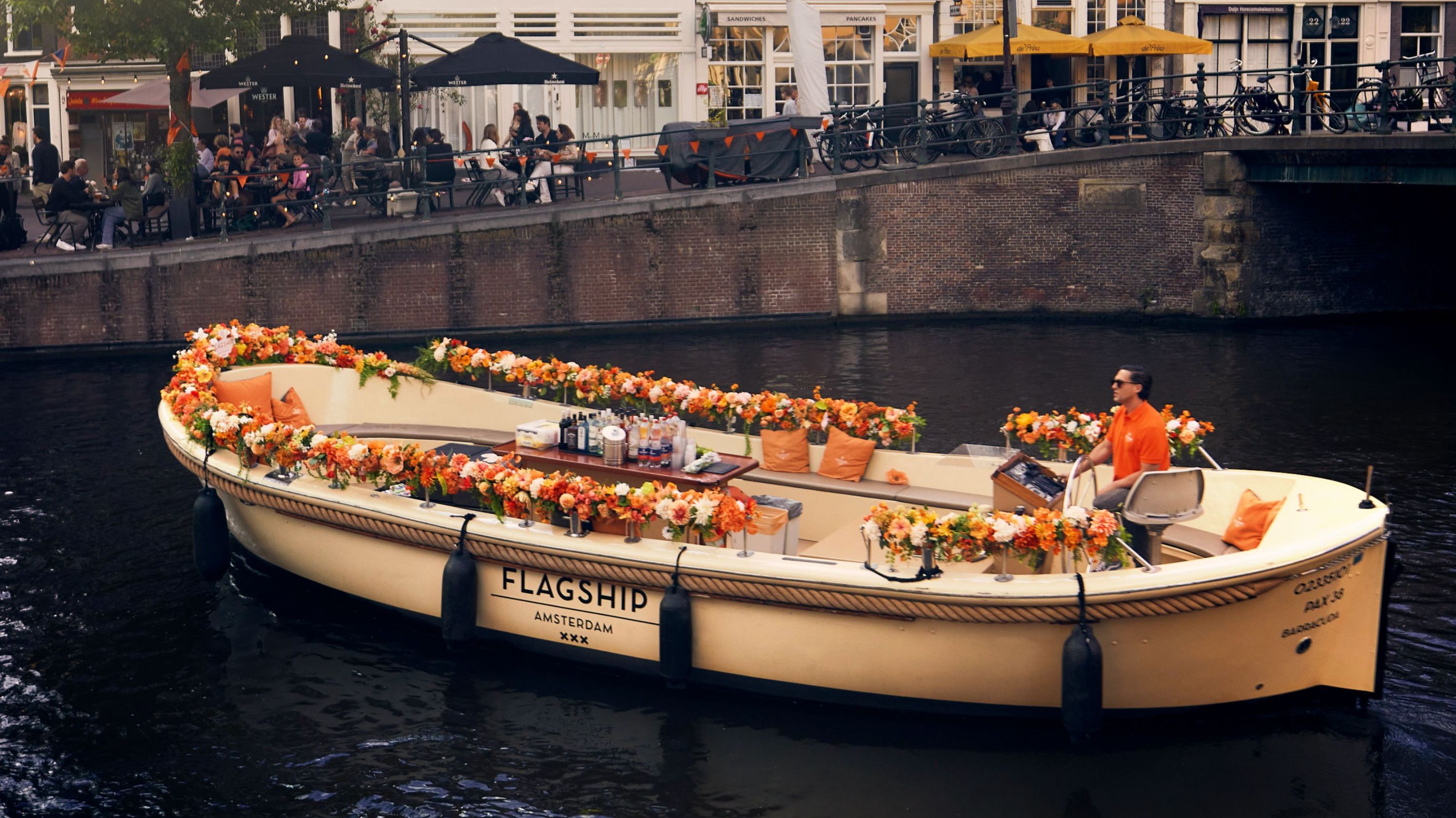 阿姆斯特丹 (Amsterdam) 運河豪華遊船賞花之旅（船上酒吧）