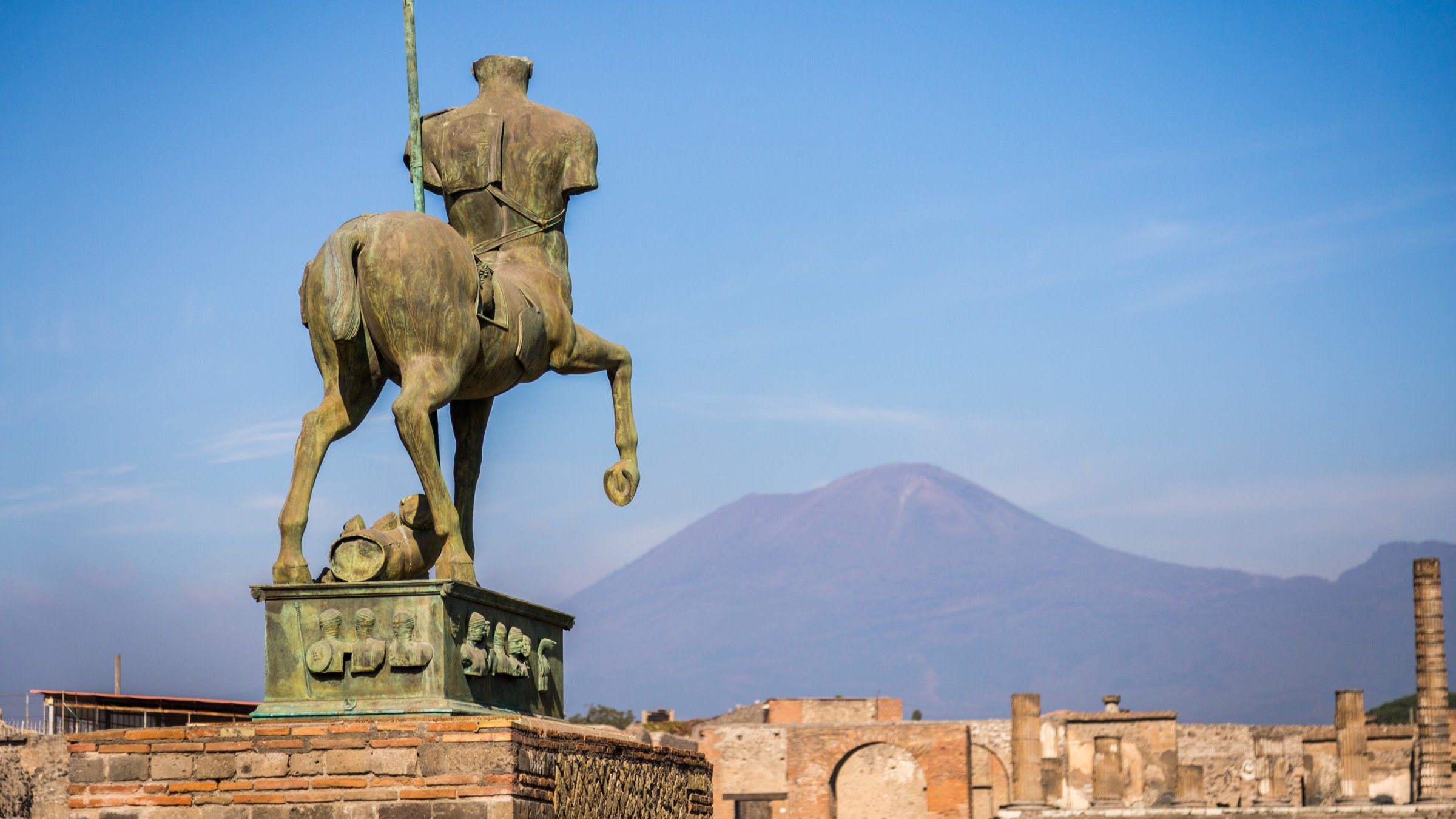Pompeii and Positano day tour with limoncello tasting from Rome 