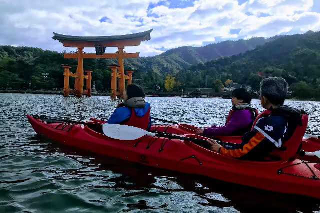 Miyajima sea kayaking & SUP experience (Hiroshima)